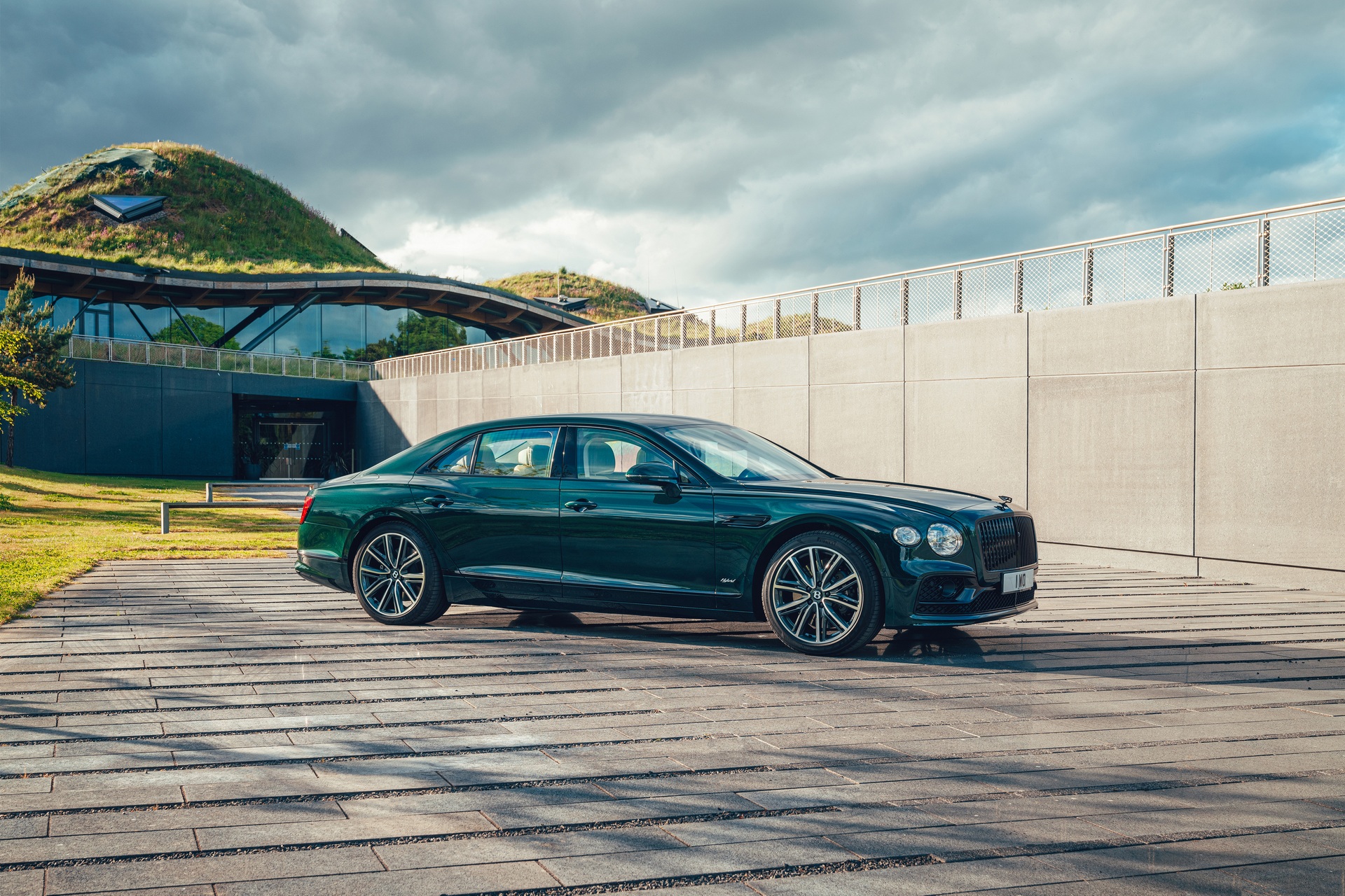 Download 2022 Bentley Flying Spur Hybrid - Front Three-Quarter HD Wallpaper 1920x1280 #173