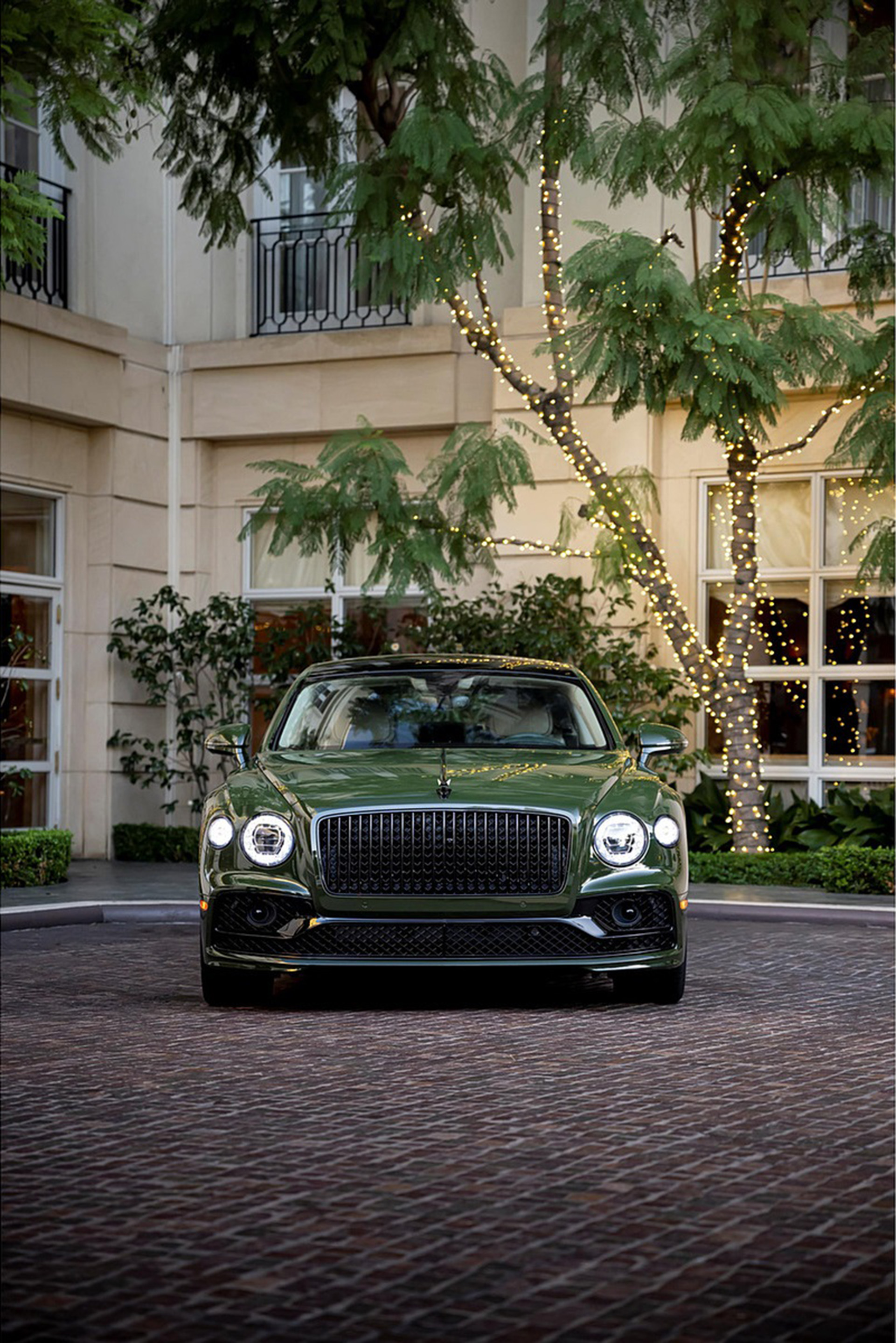Download 2022 Bentley Flying Spur Hybrid - Front HD Phone Wallpaper 1921x2878 #74