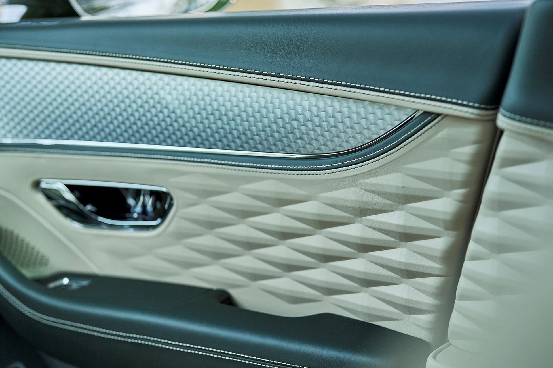 Download 2022 Bentley Flying Spur Hybrid - Interior, Detail HD Wallpaper 1921x1281 #151