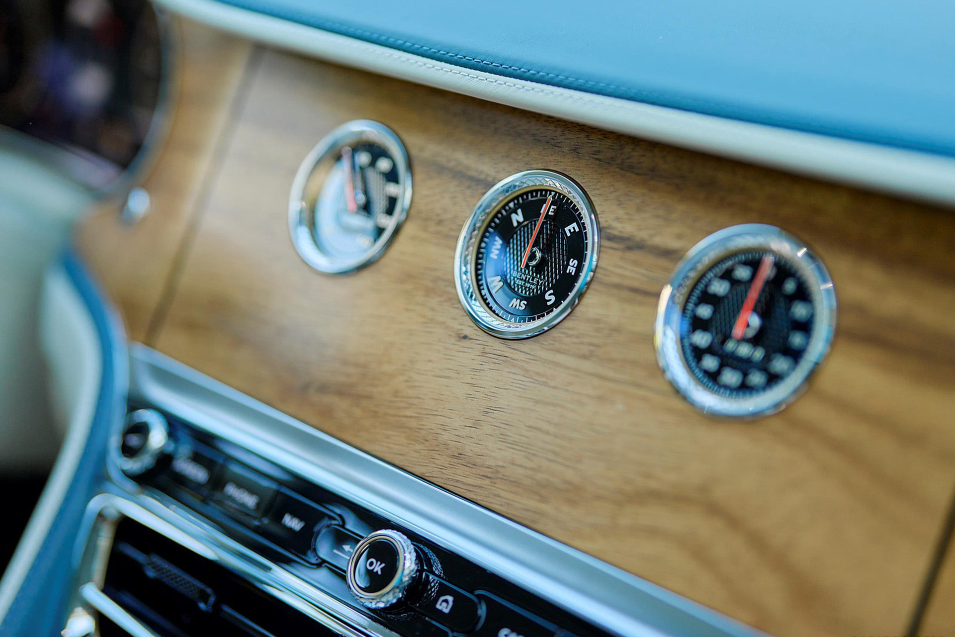 Download 2022 Bentley Flying Spur Hybrid - Interior, Detail HD Wallpaper 1921x1281 #143