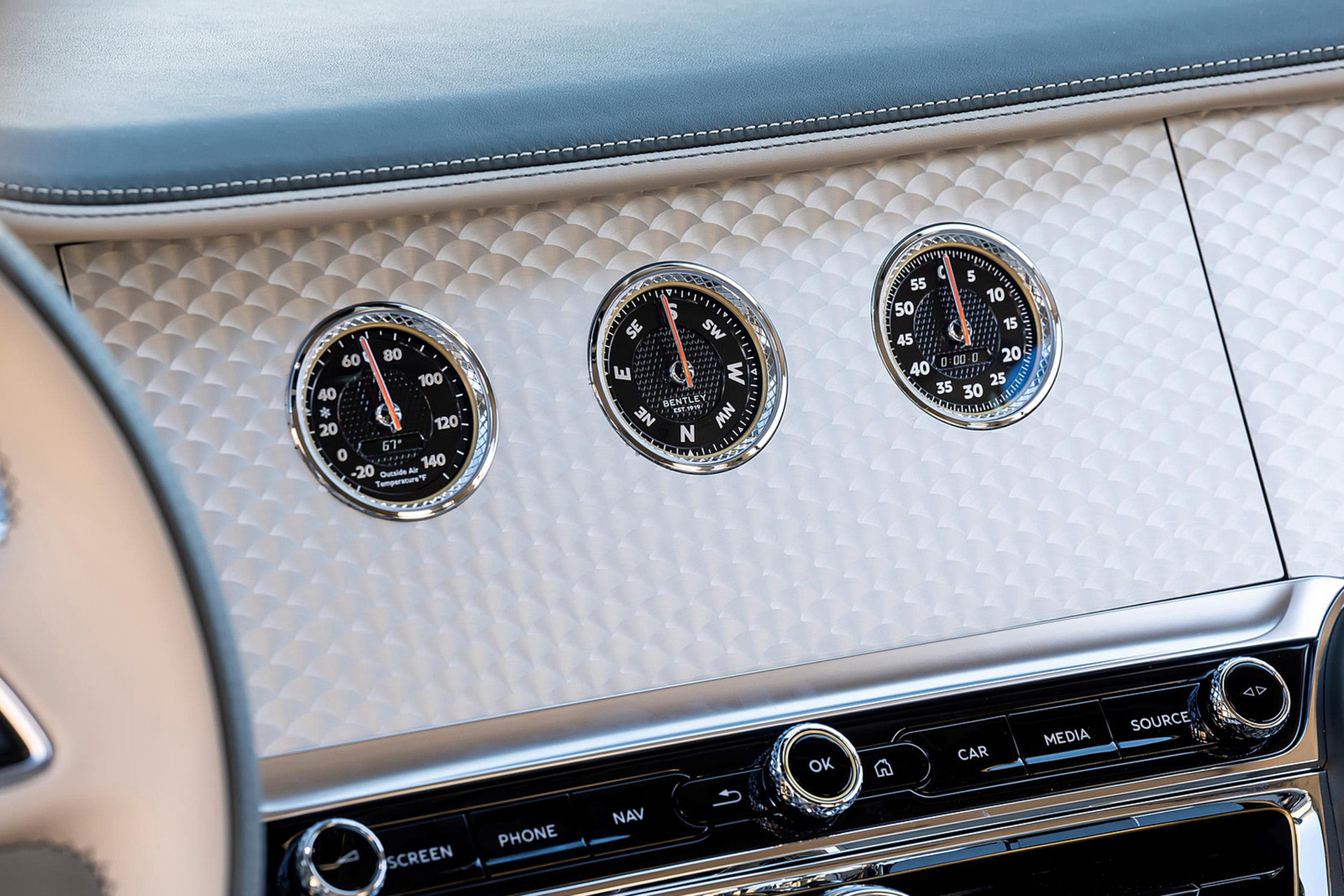 Download 2022 Bentley Flying Spur Hybrid - Interior, Detail HD Wallpaper 1921x1281 #131