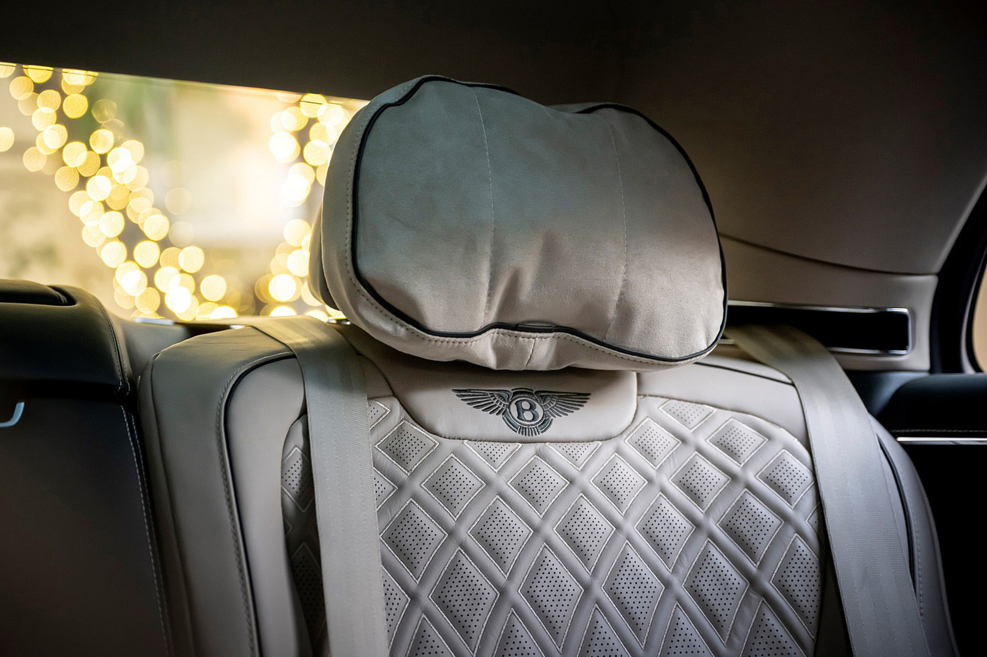 Download 2022 Bentley Flying Spur Hybrid - Interior, Seats HD Wallpaper 1920x1279 #161