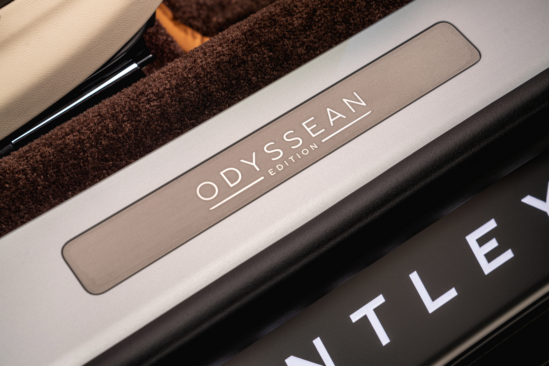 Download 2022 Bentley Flying Spur Hybrid Odyssean Edition - Door Sill HD Wallpaper 1920x1280 #6