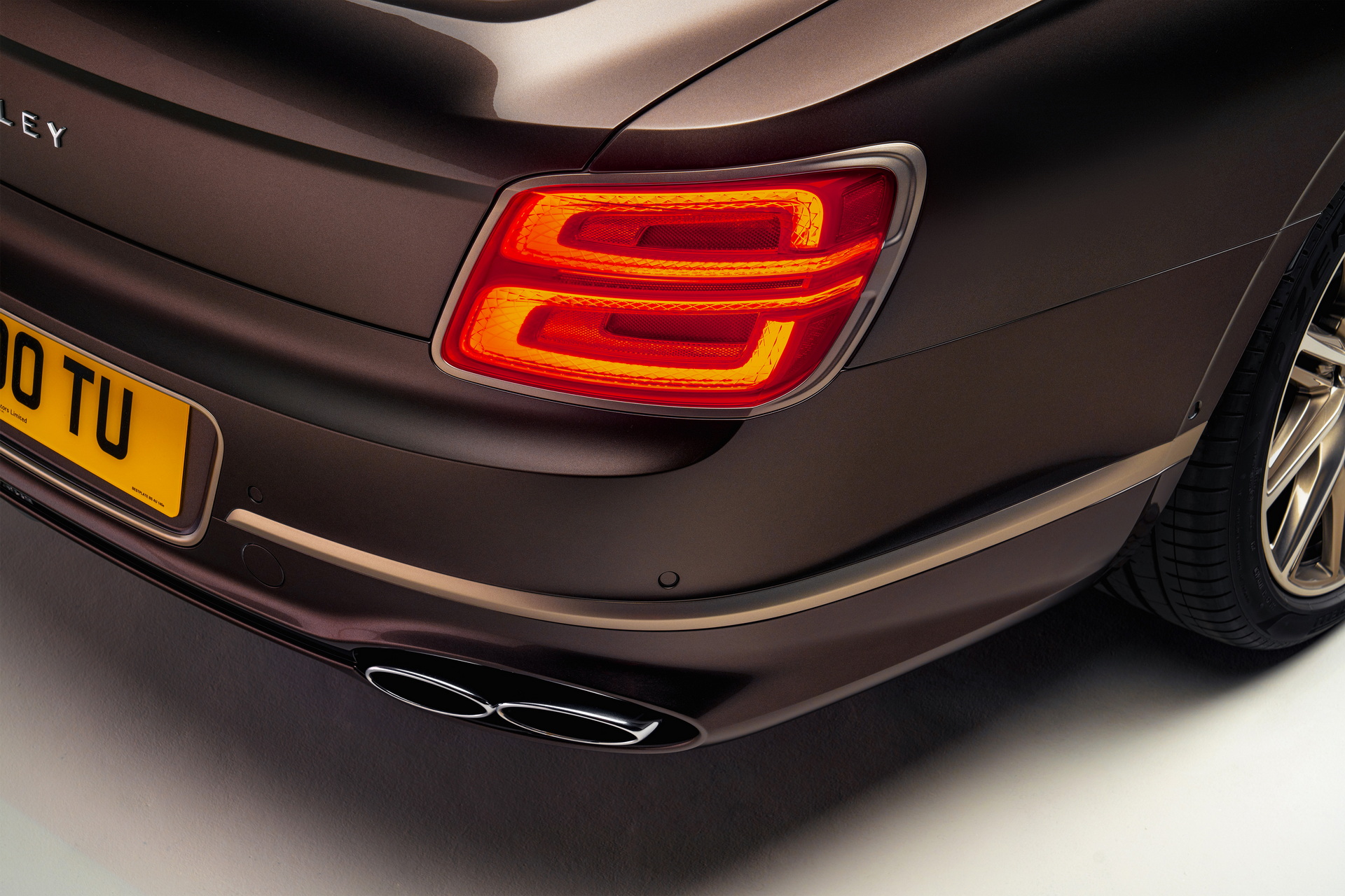 Download 2022 Bentley Flying Spur Hybrid Odyssean Edition - Tail Light HD Wallpaper 1920x1280 #5