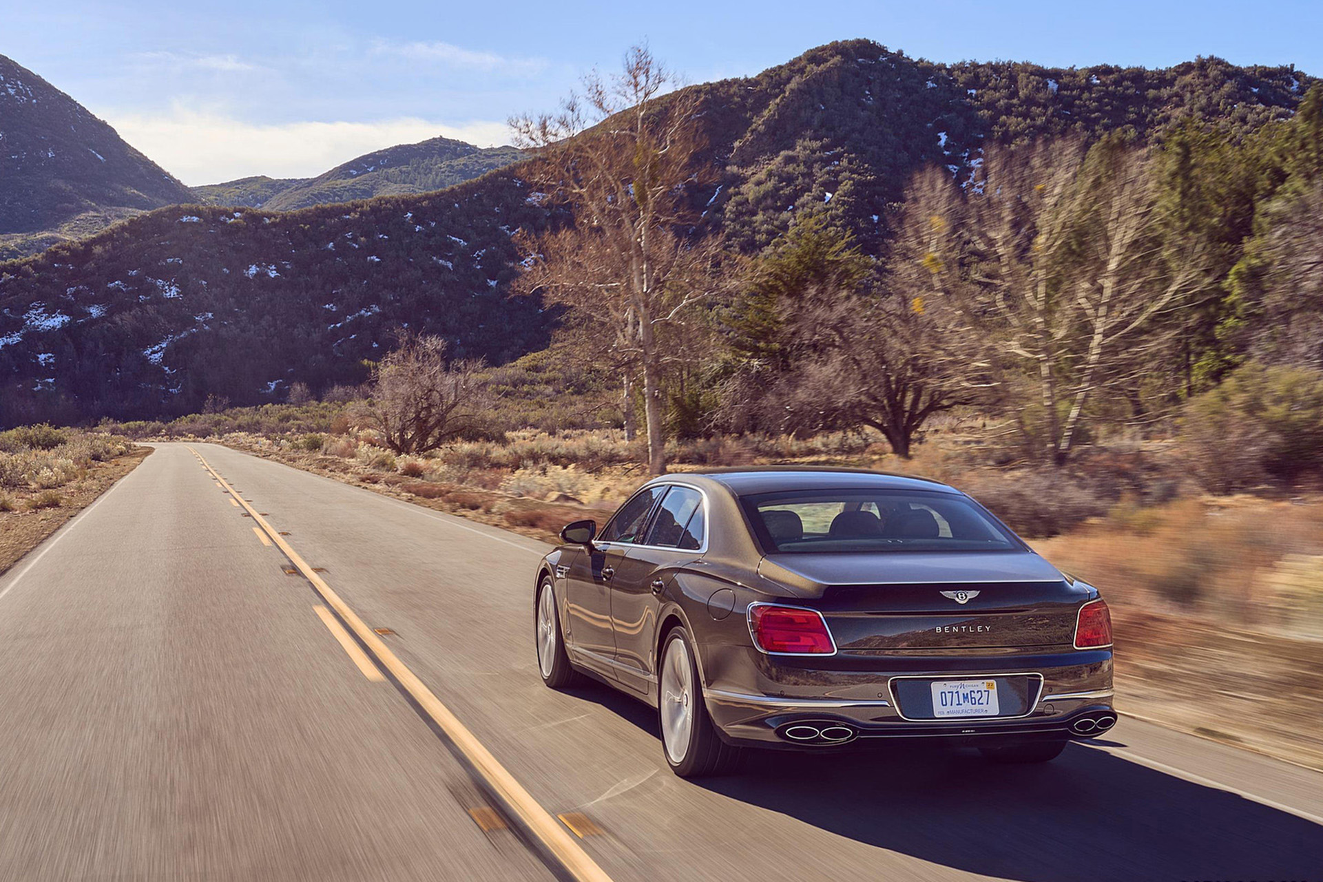 Download 2022 Bentley Flying Spur Hybrid - Rear Three-Quarter HD Wallpaper 1921x1281 #45