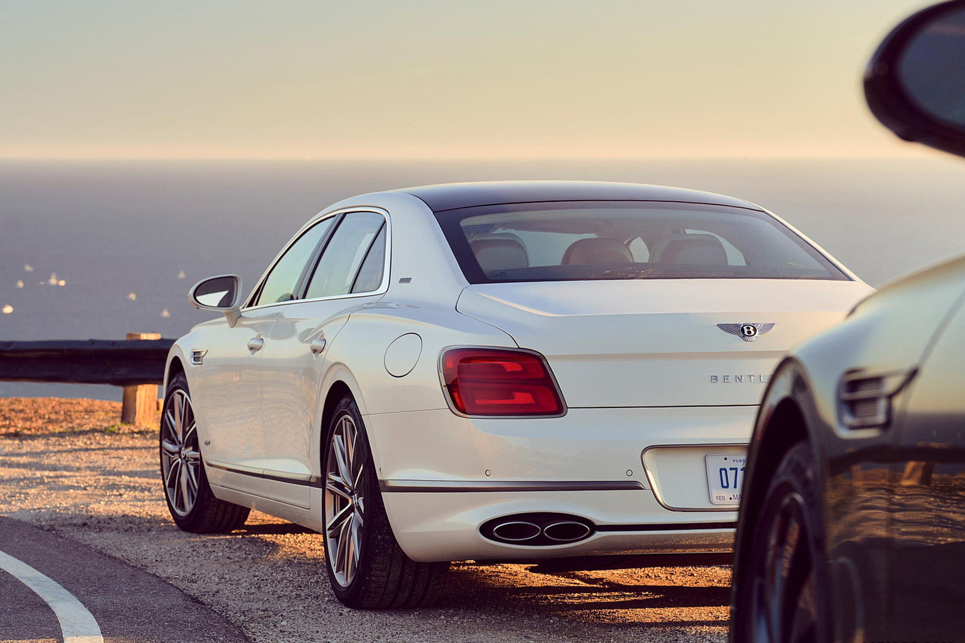 Download 2022 Bentley Flying Spur Hybrid - Rear Three-Quarter HD Wallpaper 1921x1281 #11