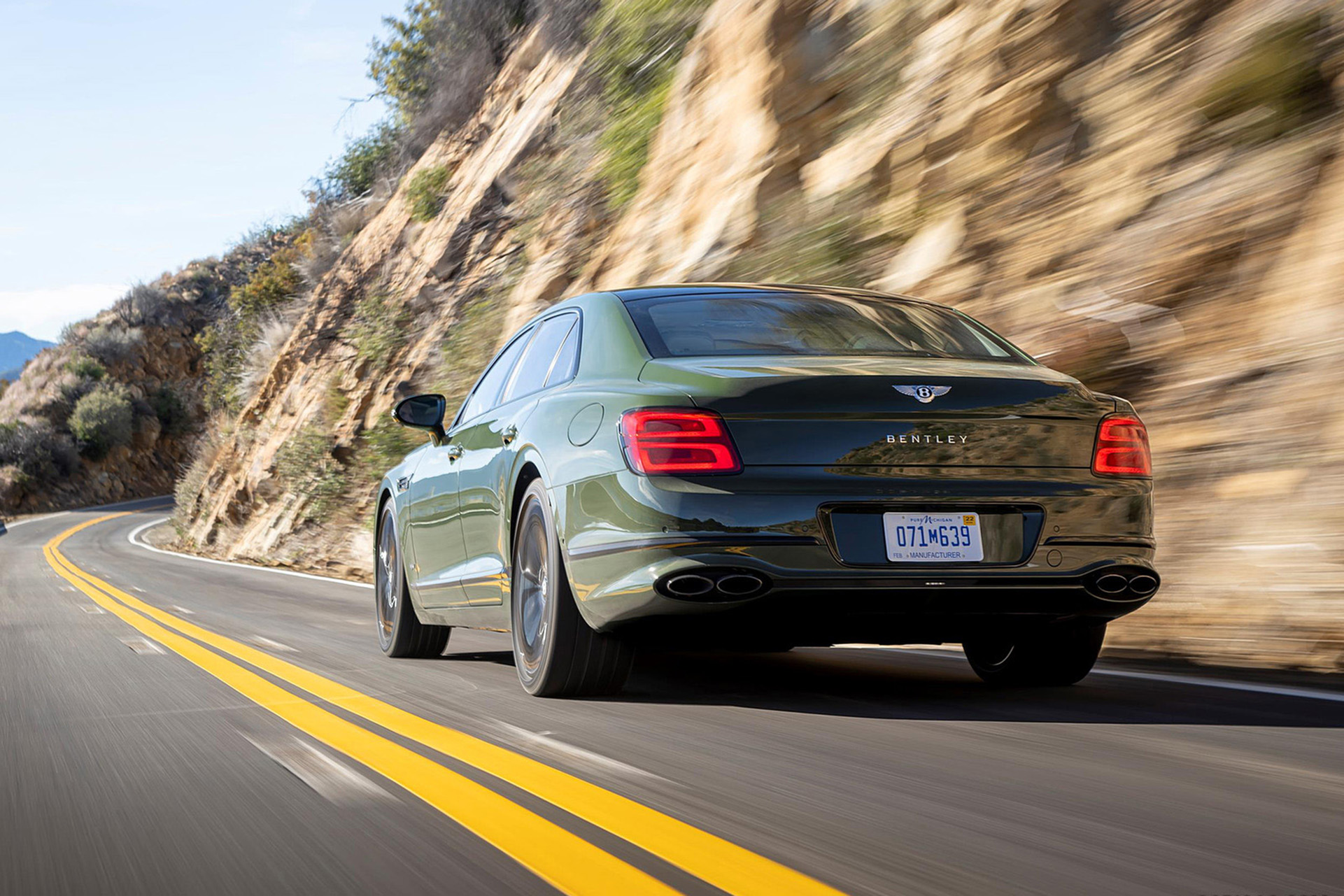 Download 2022 Bentley Flying Spur Hybrid - Rear Three-Quarter HD Wallpaper 1921x1281 #29
