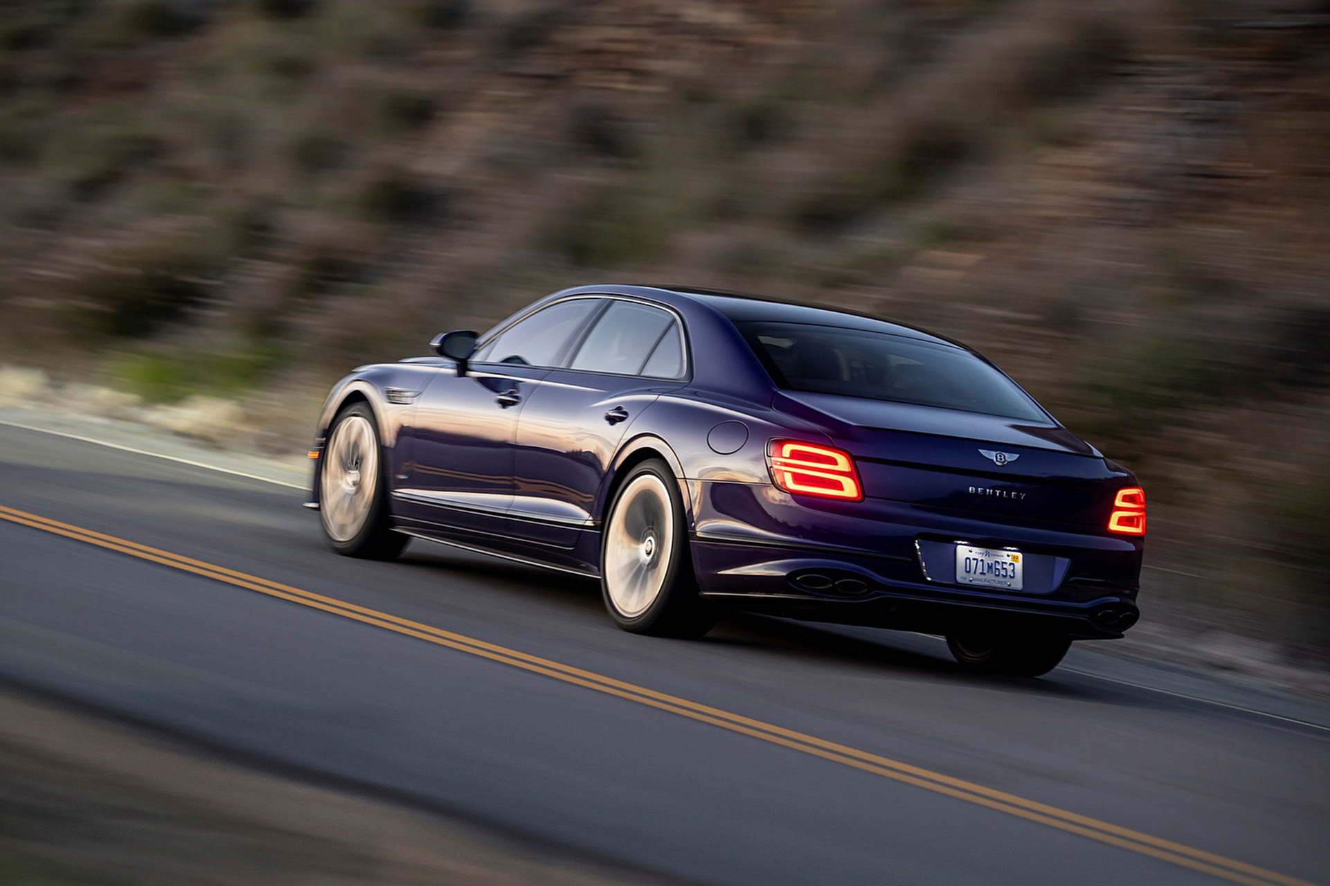 Download 2022 Bentley Flying Spur Hybrid - Rear Three-Quarter HD Wallpaper 1921x1280 #24