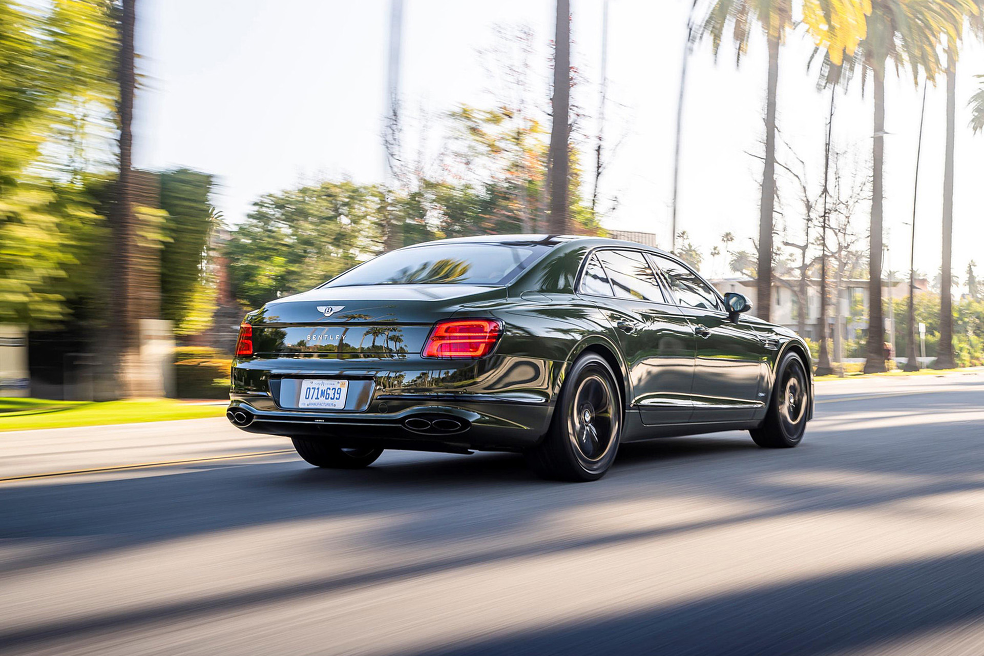 Download 2022 Bentley Flying Spur Hybrid - Rear Three-Quarter HD Wallpaper 1921x1280 #72