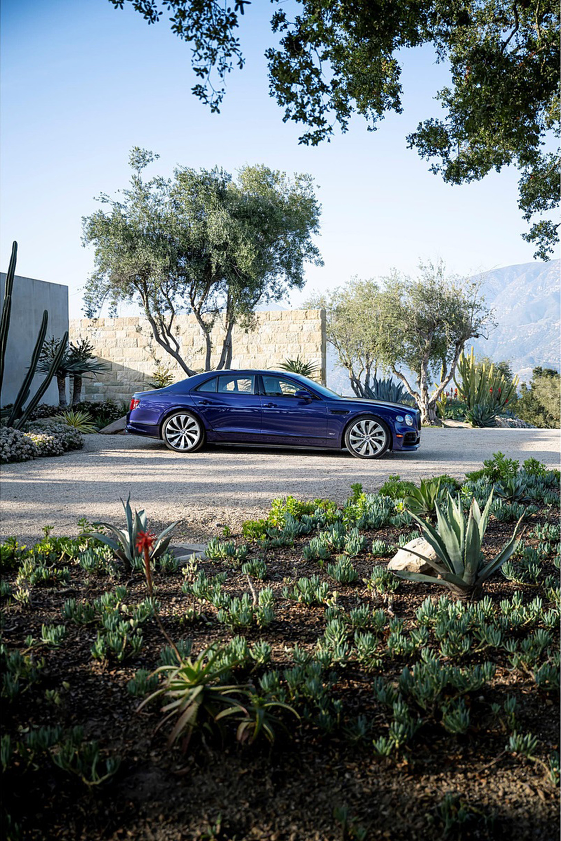 Download 2022 Bentley Flying Spur Hybrid - Side HD Phone Wallpaper 1921x2878 #64
