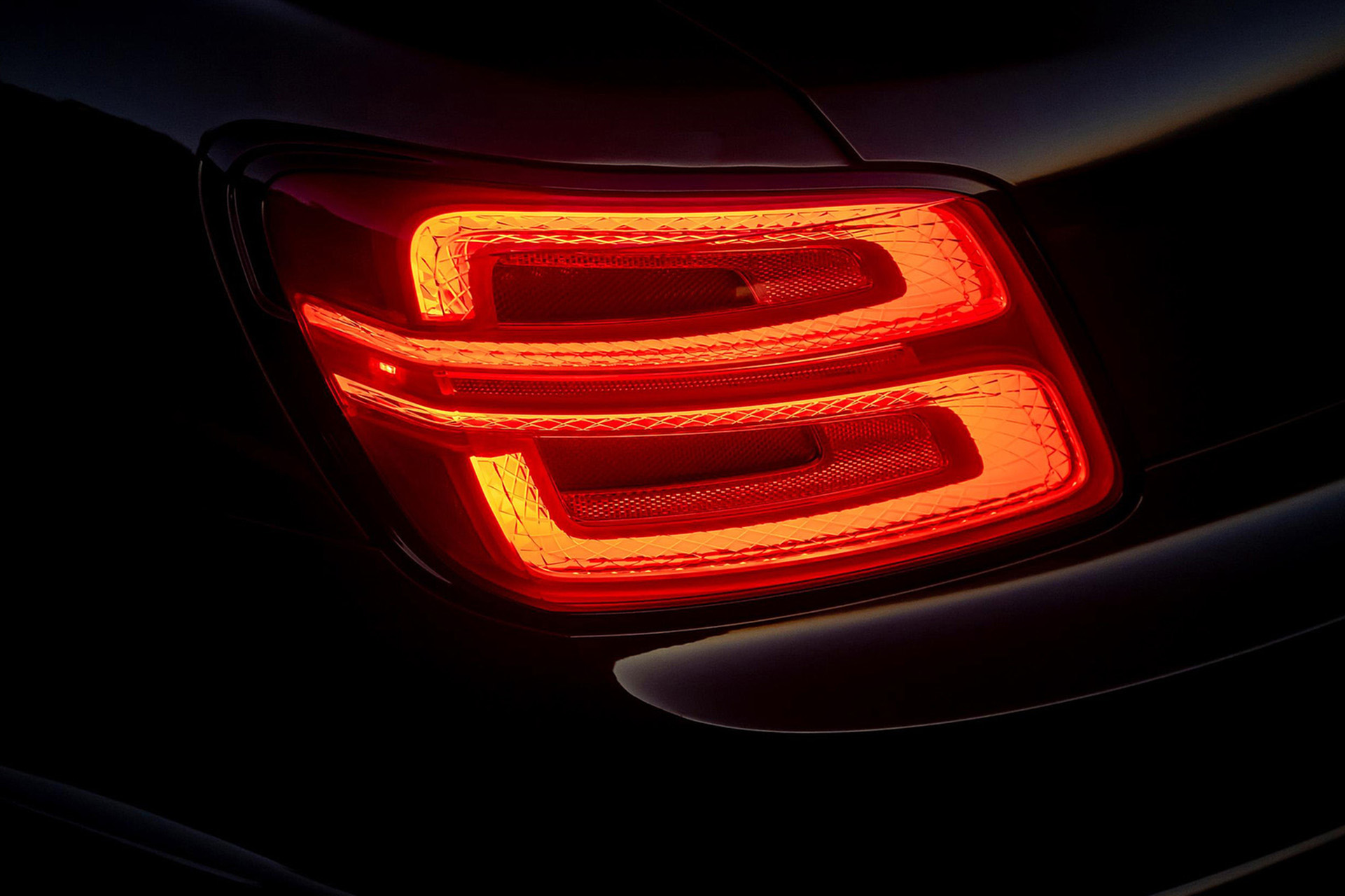 2022 Bentley Flying Spur Hybrid - Tail Light Wallpapers #98 - MotorTread