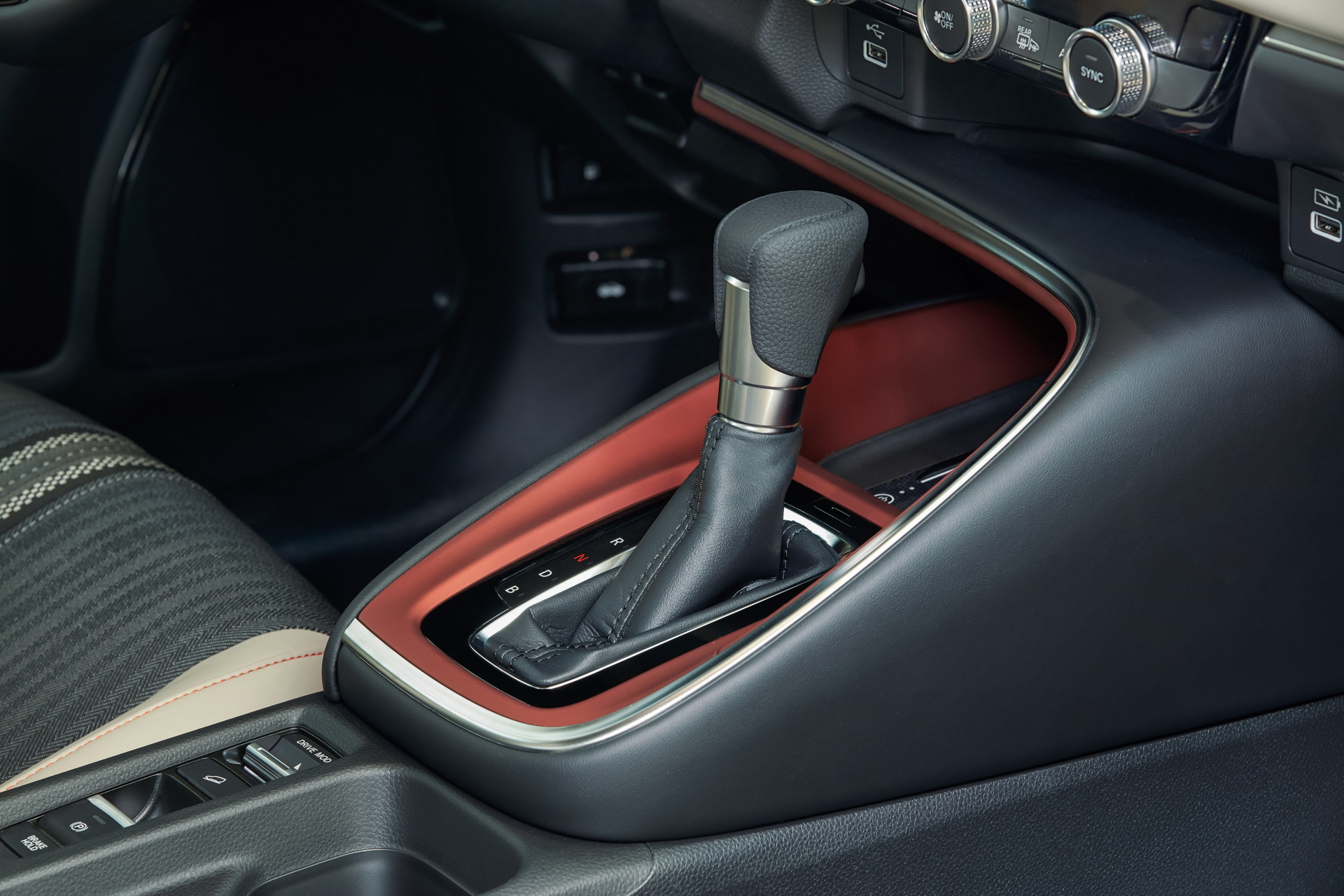 Download 2022 Honda HR-V e:HEV - Central Console HD Wallpaper 1920x1280 #20