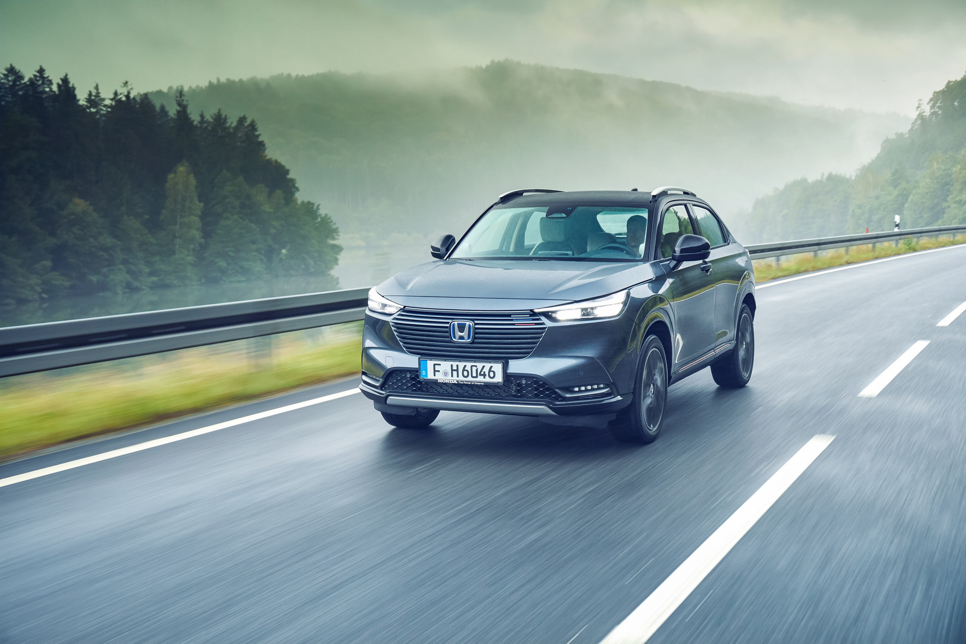 Download 2022 Honda HR-V e:HEV - Front Three-Quarter HD Wallpaper 1920x1280 #10