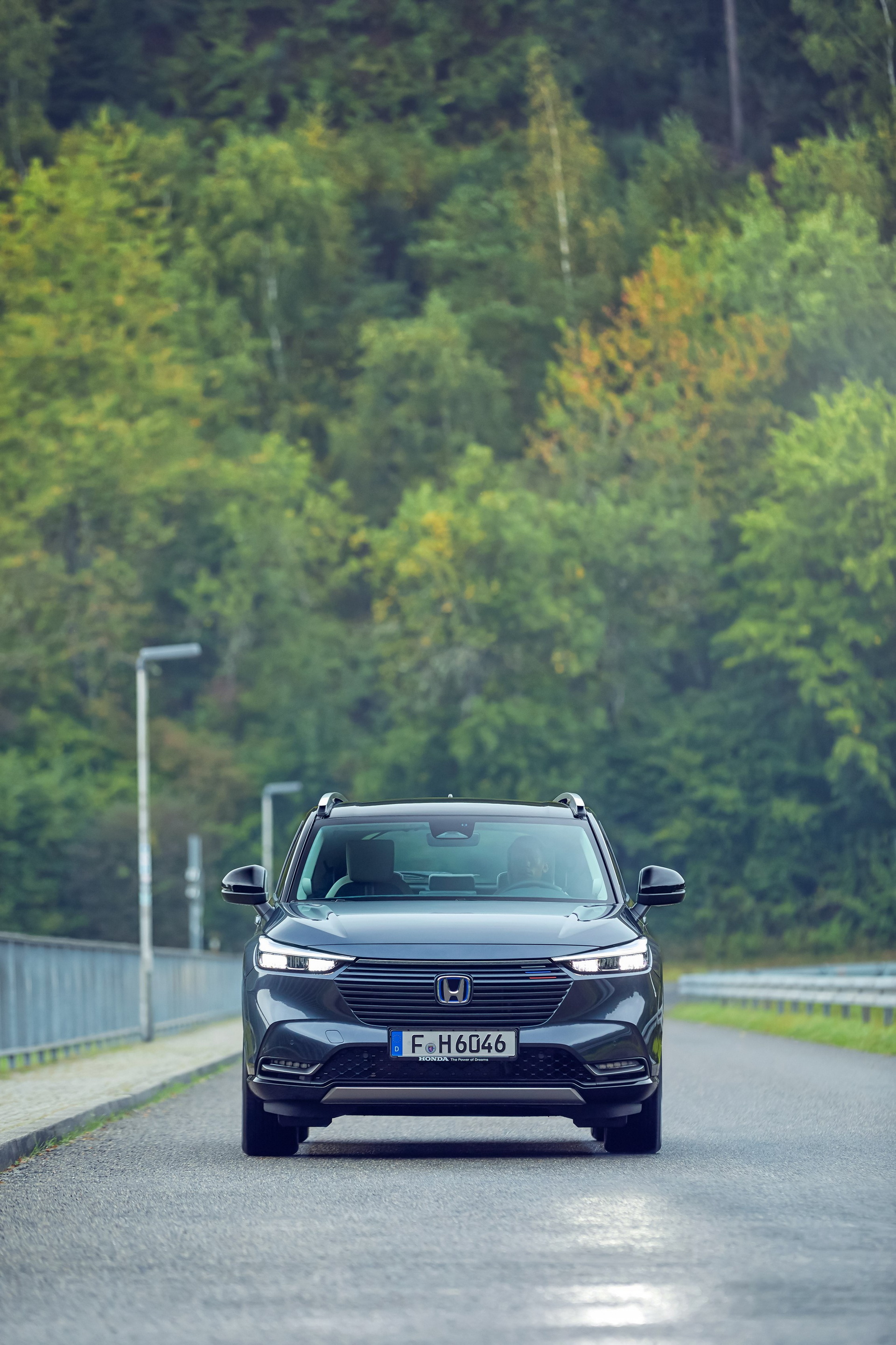 Download 2022 Honda HR-V e:HEV - Front HD Phone Wallpaper 1920x2880 #12