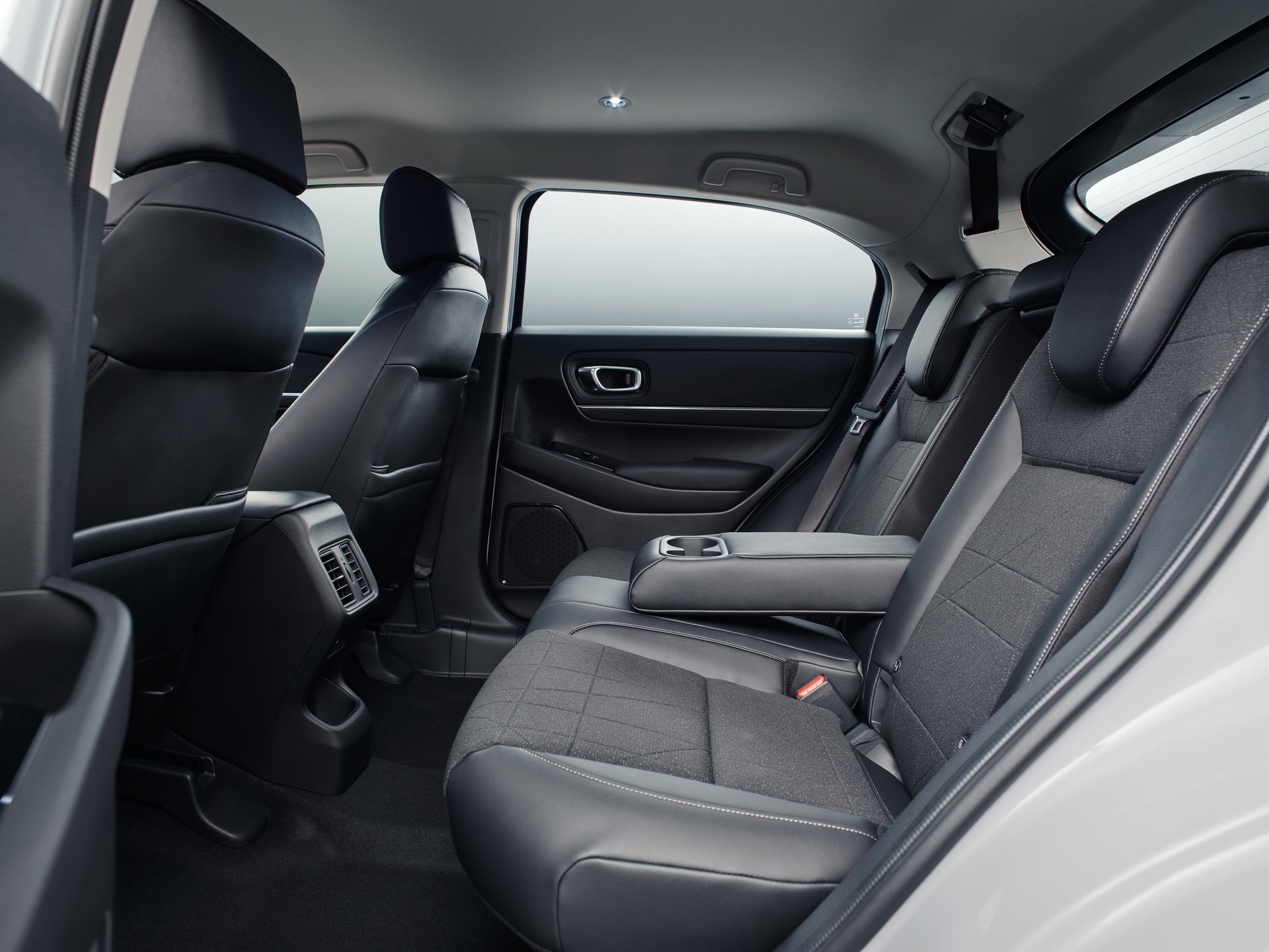 Download 2022 Honda HR-V e:HEV - Interior, Rear Seats HD Wallpaper 1920x1440 #35