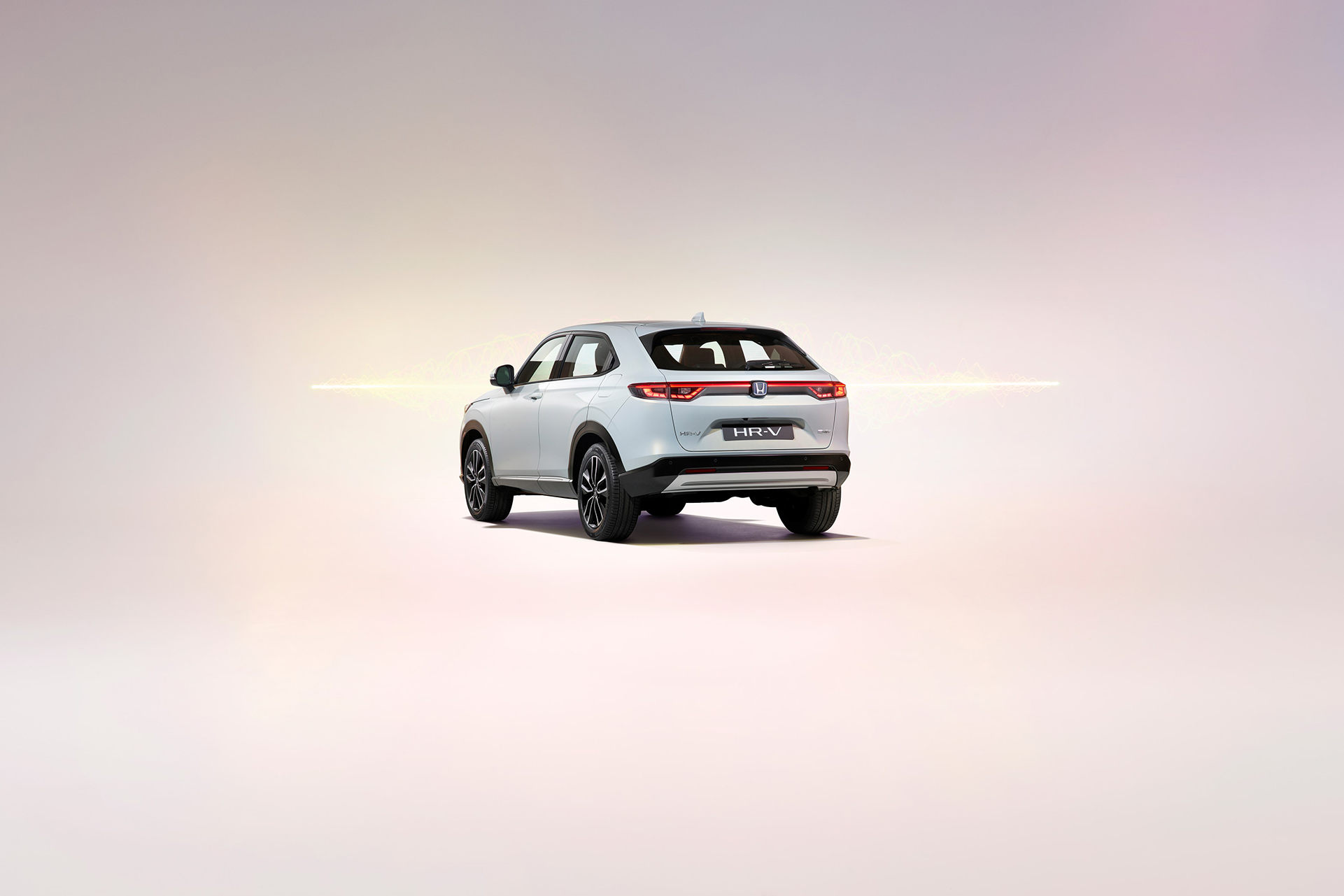 Download 2022 Honda HR-V e:HEV - Rear Three-Quarter HD Wallpaper 1921x1281 #26