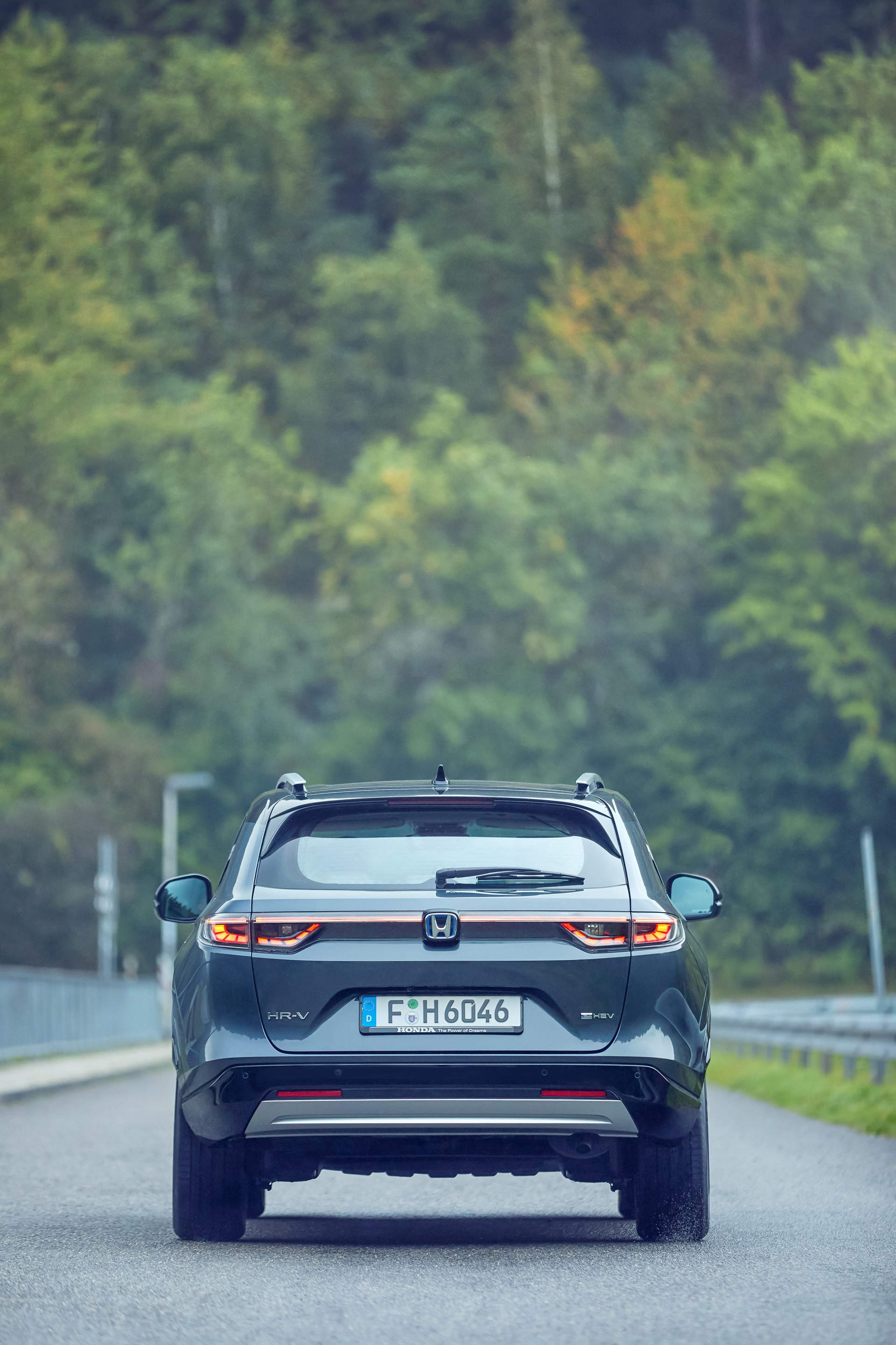 Download 2022 Honda HR-V e:HEV - Rear HD Phone Wallpaper 1920x2880 #14