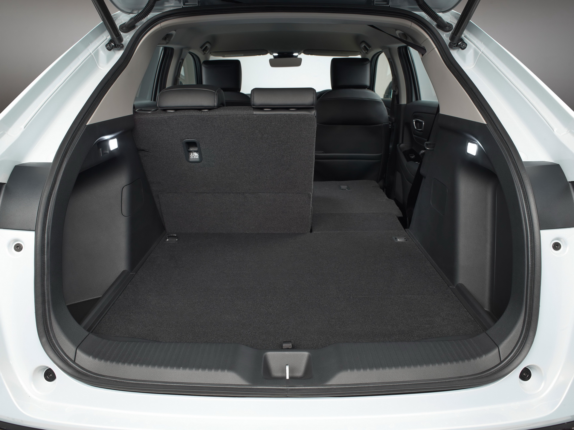 Download 2022 Honda HR-V e:HEV - Trunk HD Wallpaper 1920x1440 #37