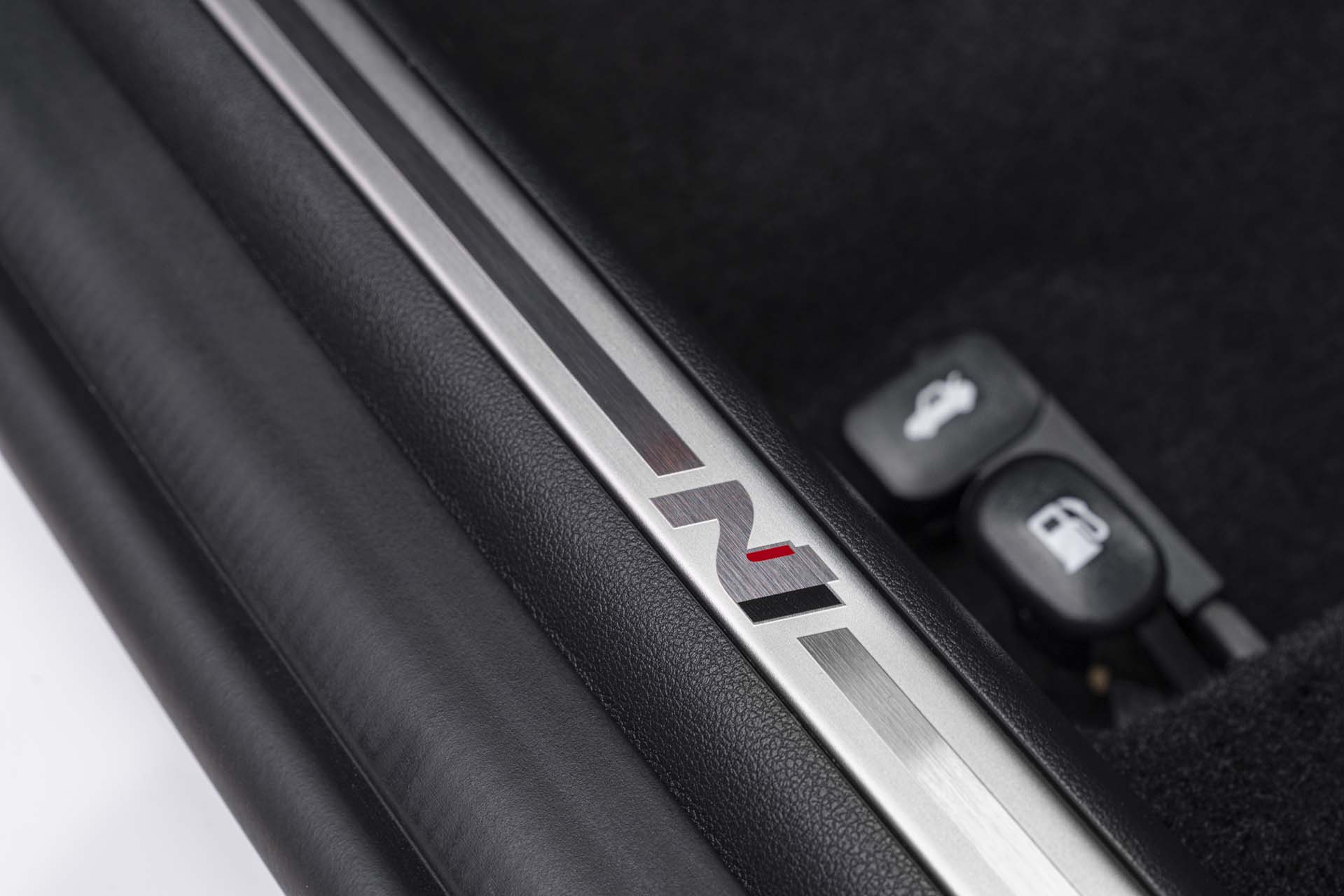 Download 2022 Hyundai Elantra N - Door Sill HD Wallpaper 1919x1280 #74