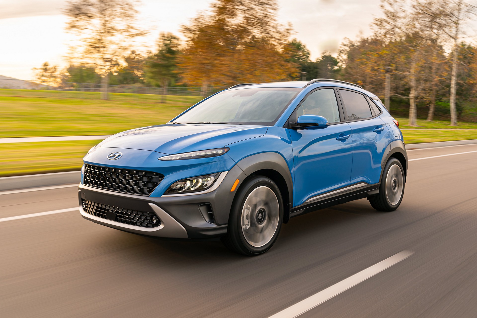 Download 2022 Hyundai Kona Limited - Front Three-Quarter HD Wallpaper 1920x1280 #1