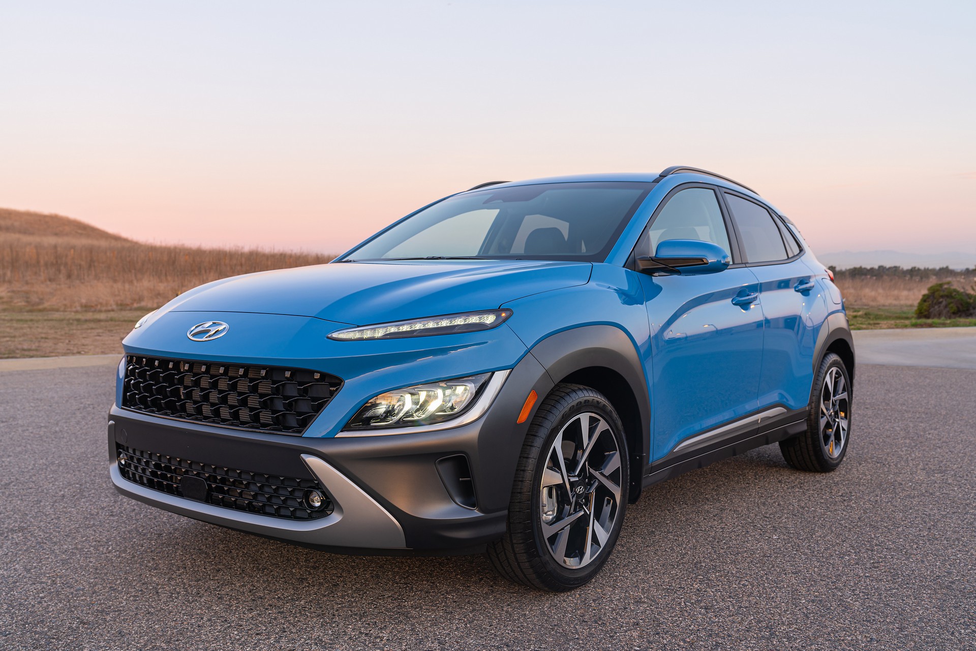 Download 2022 Hyundai Kona Limited - Front Three-Quarter HD Wallpaper 1920x1281 #8