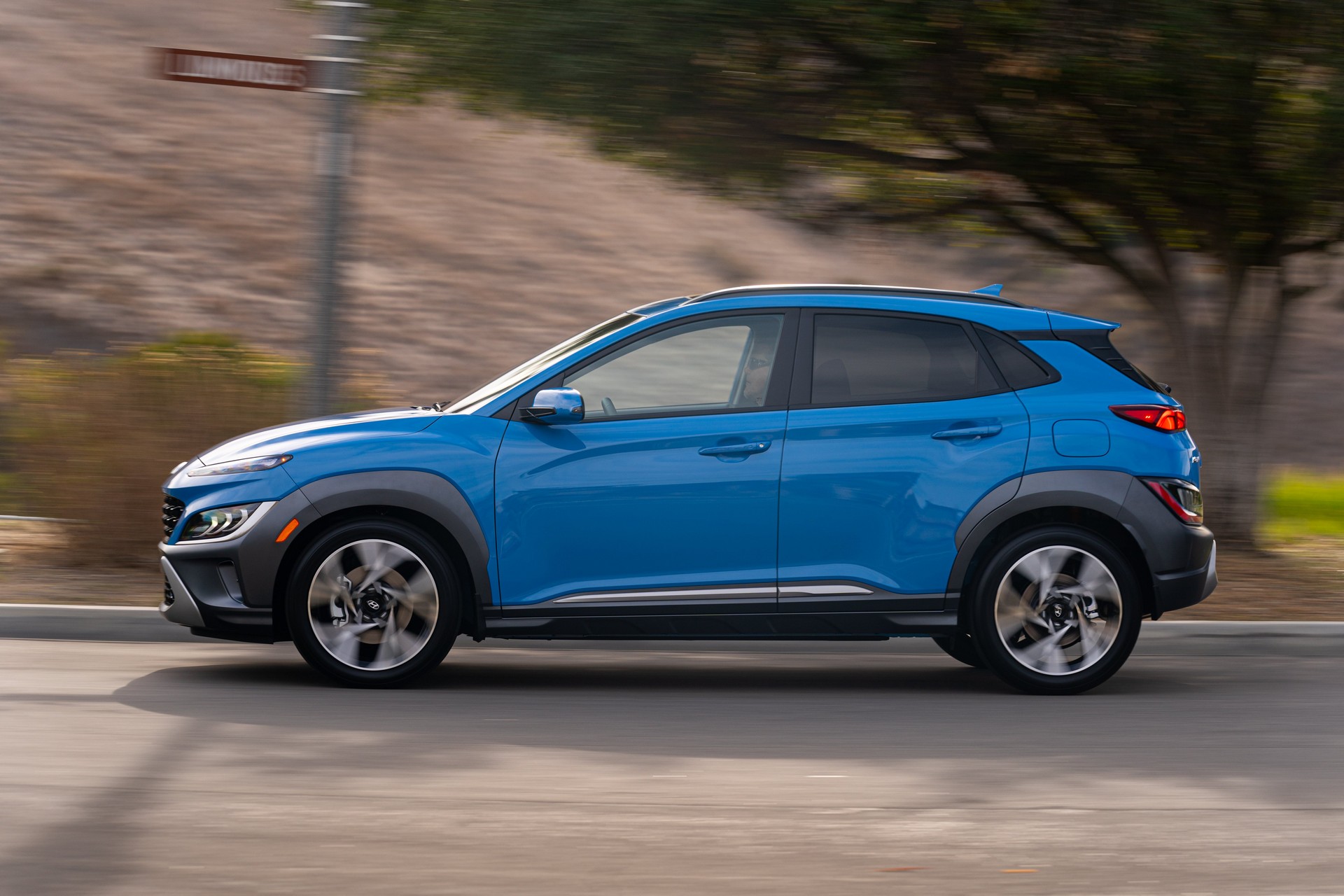 Download 2022 Hyundai Kona Limited - Side HD Wallpaper 1920x1280 #7