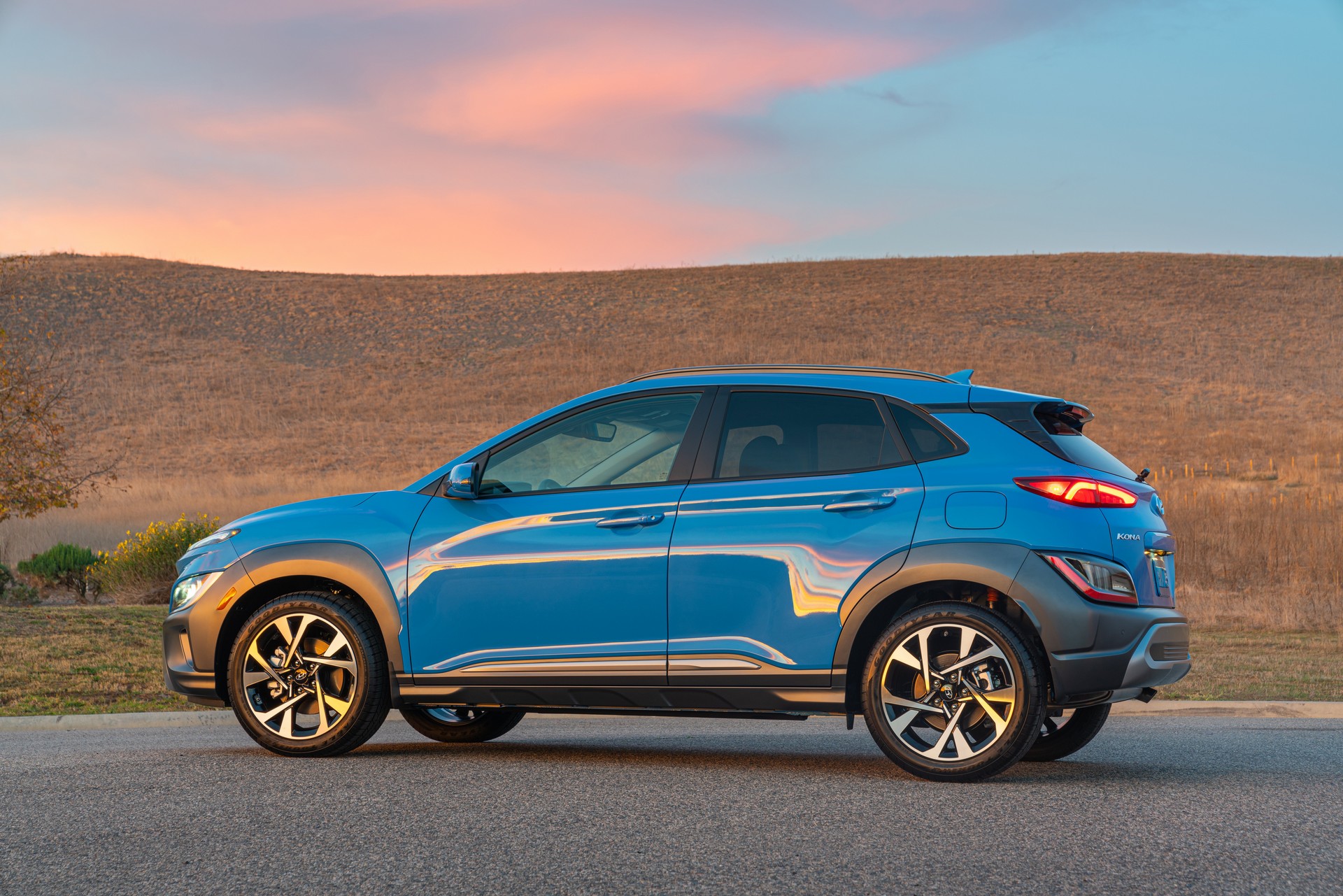 Download 2022 Hyundai Kona Limited - Side HD Wallpaper 1920x1281 #11