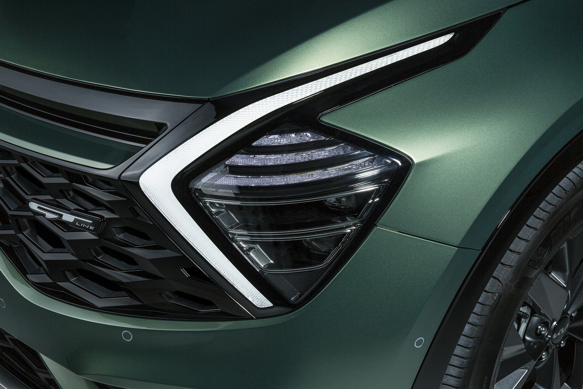 Download 2022 Kia Sportage GT-Line - Headlight HD Wallpaper 1920x1280 #14