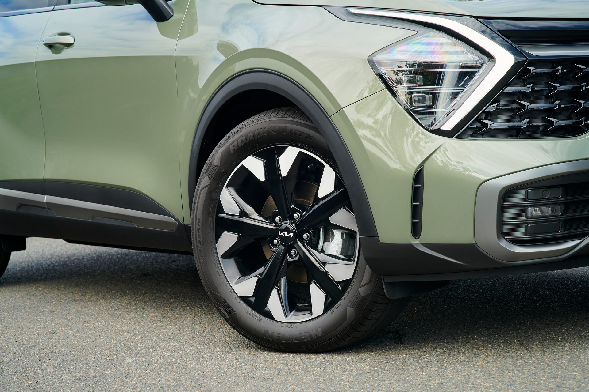 Download 2022 Kia Sportage - Headlight HD Wallpaper 1920x1280 #13