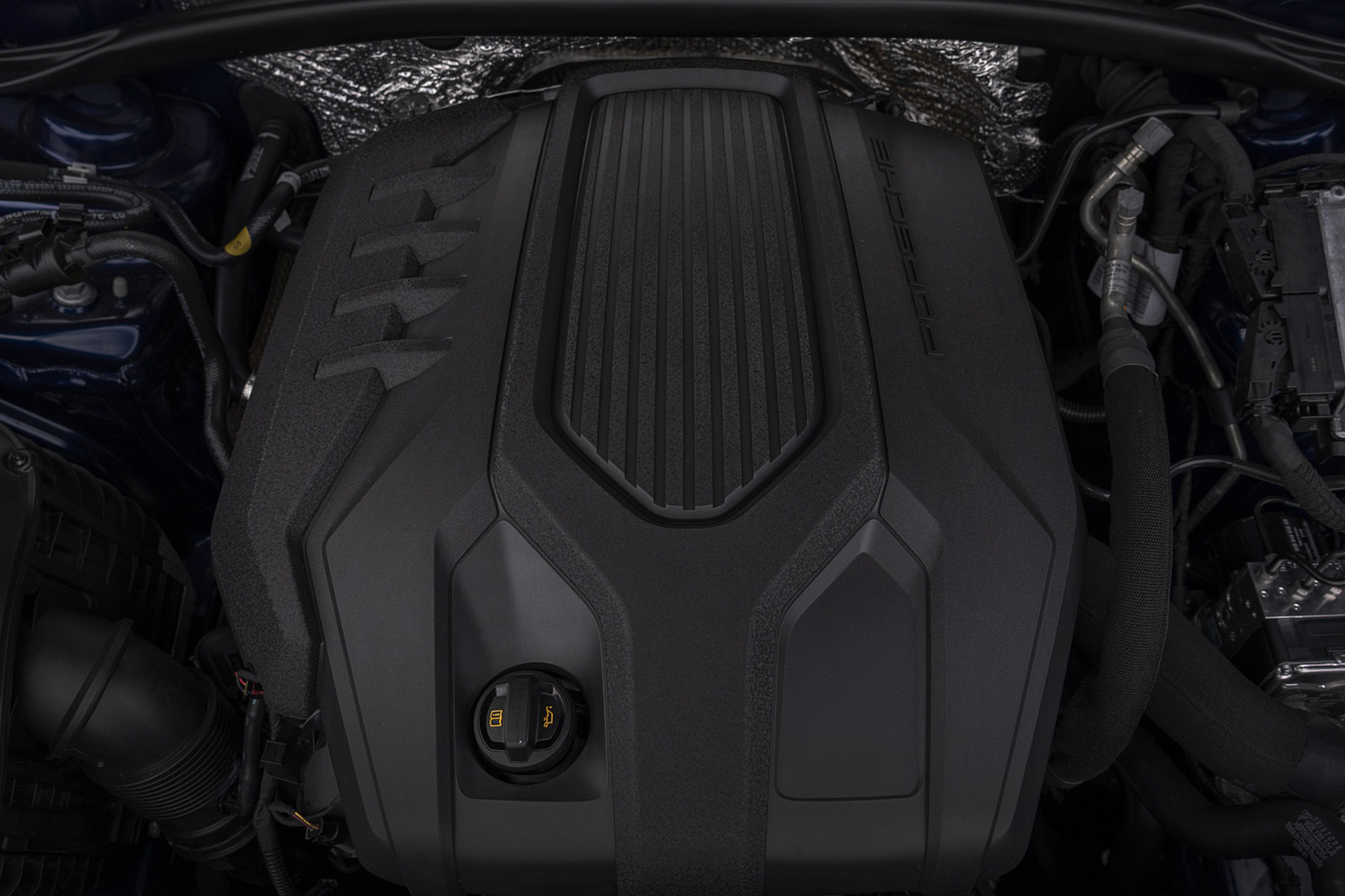 Download 2022 Porsche Macan - Engine HD Wallpaper 1921x1280 #73