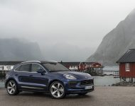 2022 Porsche Macan - Front Three-Quarter Wallpaper 190x150