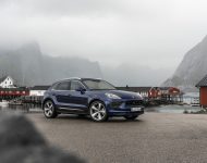 2022 Porsche Macan - Front Three-Quarter Wallpaper 190x150