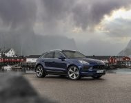 2022 Porsche Macan - Front Three-Quarter Wallpaper 190x150