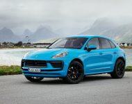 2022 Porsche Macan - Front Three-Quarter Wallpaper 190x150