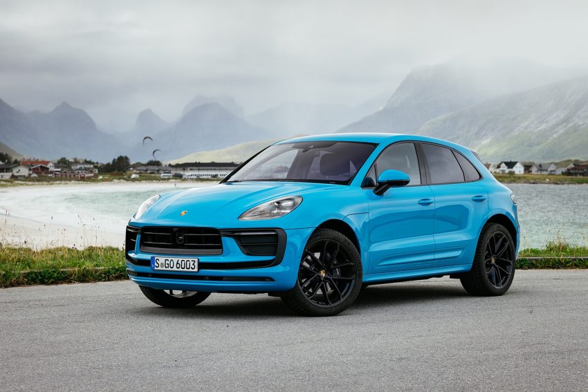 2022 Porsche Macan - Front Three-Quarter Wallpaper 850x567 #13