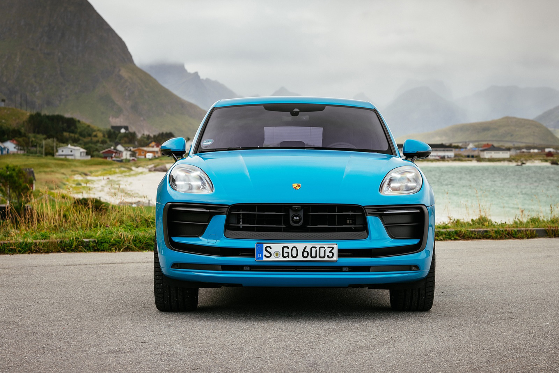Download 2022 Porsche Macan - Front HD Wallpaper 1921x1281 #14
