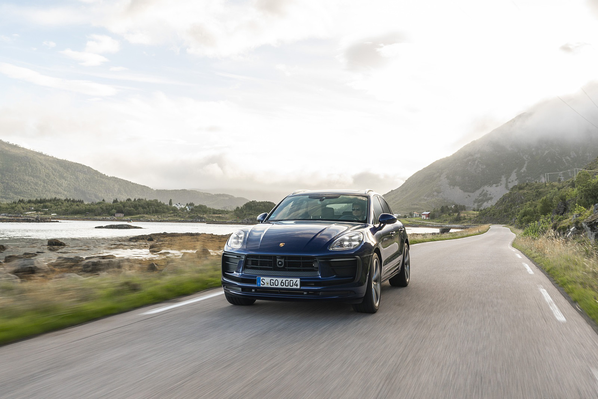 Download 2022 Porsche Macan - Front HD Wallpaper 1921x1281 #37