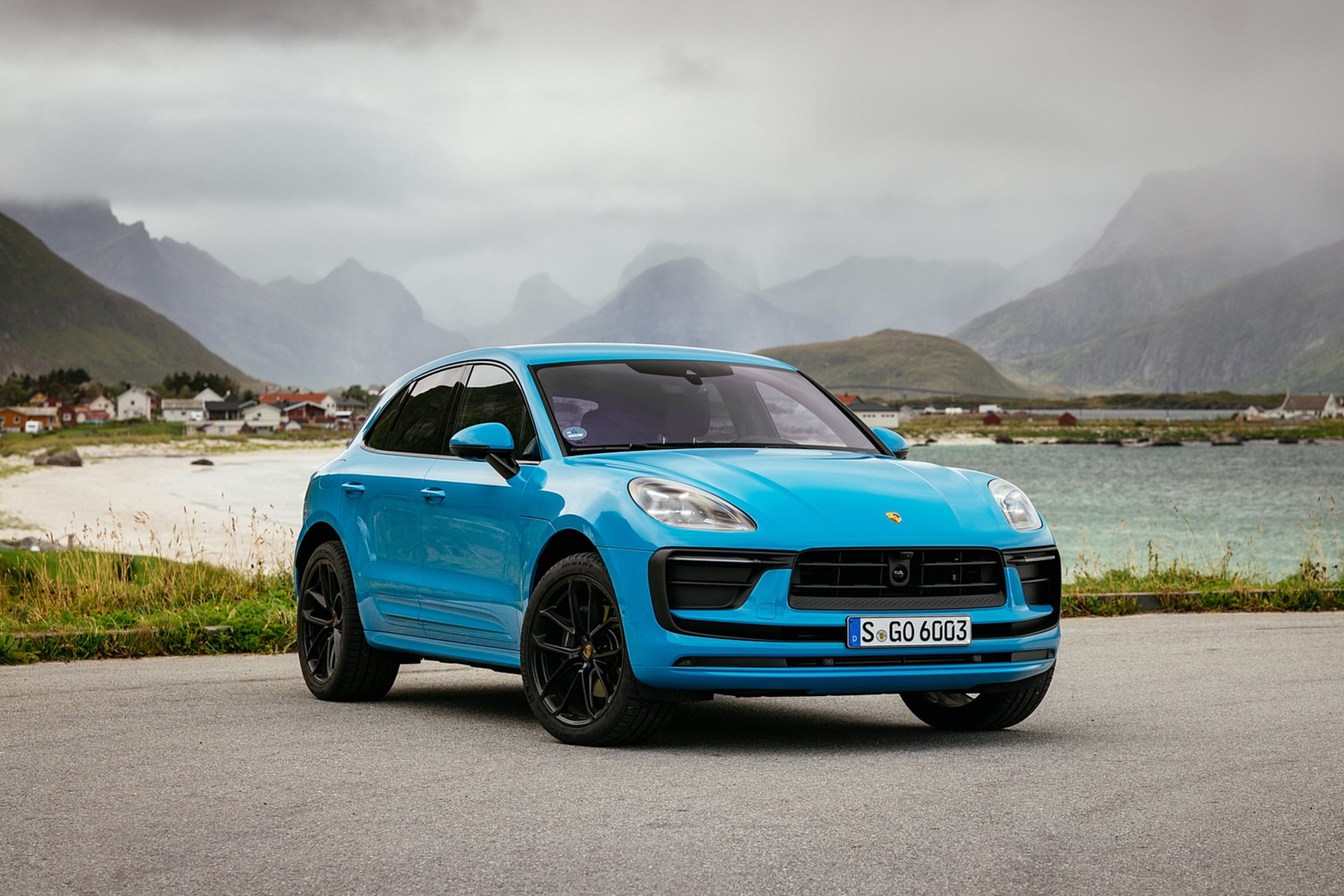 Download 2022 Porsche Macan - Front HD Wallpaper 1921x1281 #15