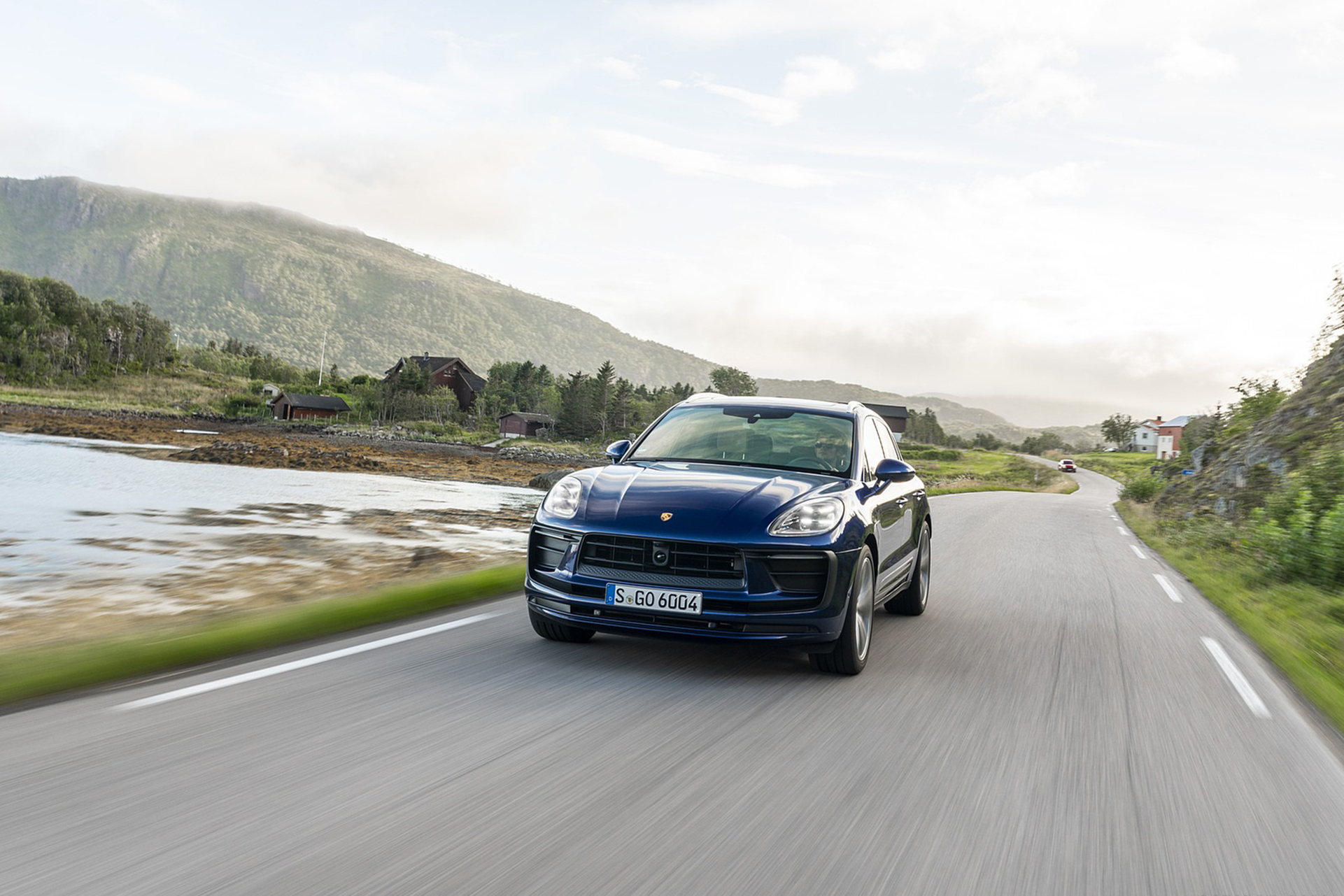 Download 2022 Porsche Macan - Front HD Wallpaper 1921x1281 #38