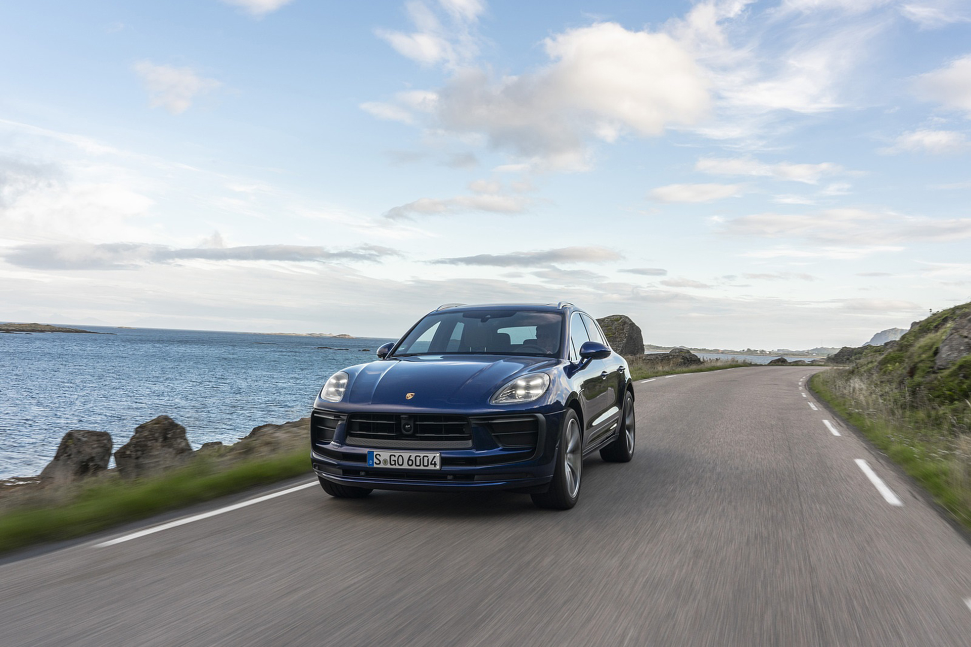 Download 2022 Porsche Macan - Front HD Wallpaper 1921x1280 #44