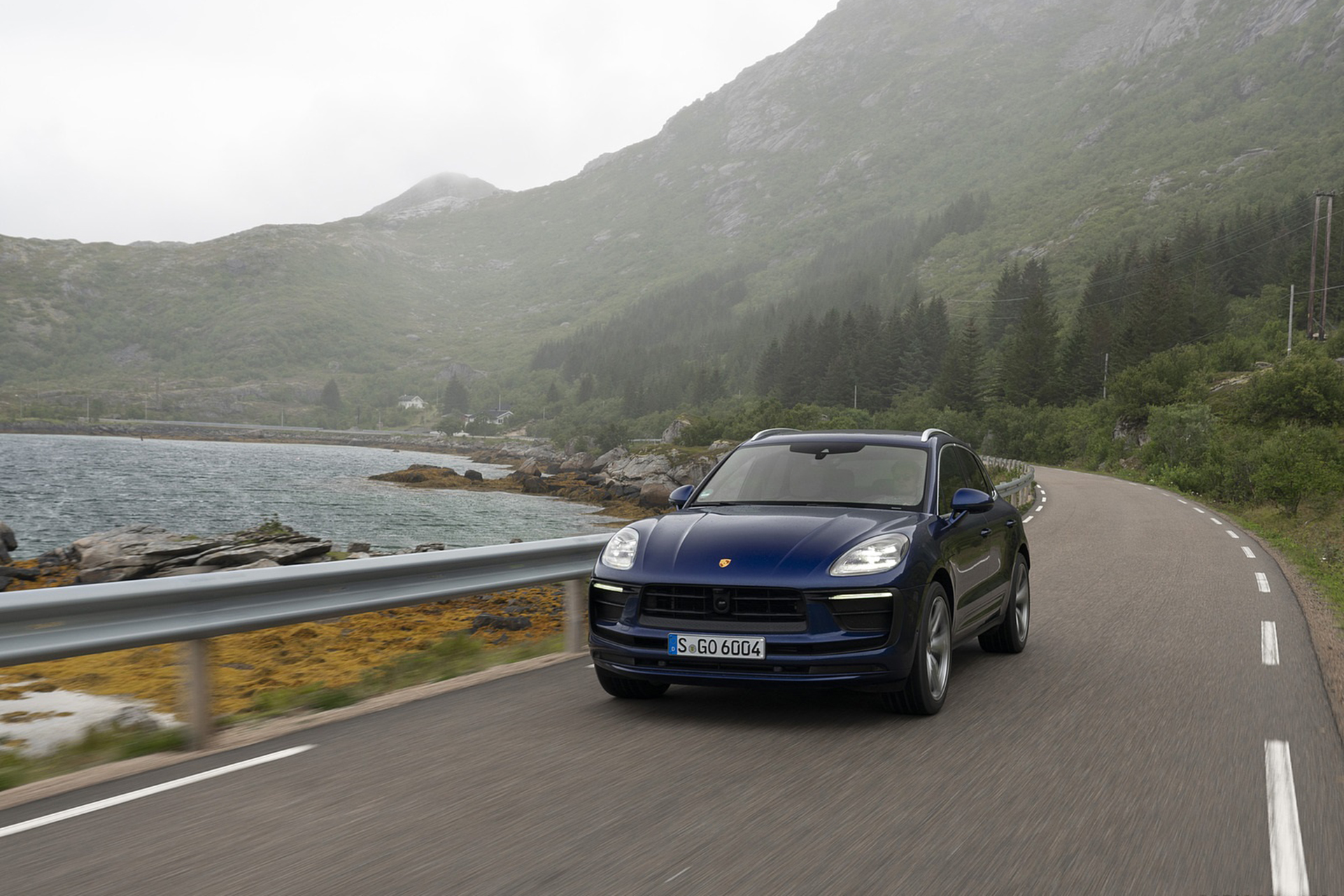 Download 2022 Porsche Macan - Front HD Wallpaper 1921x1281 #31
