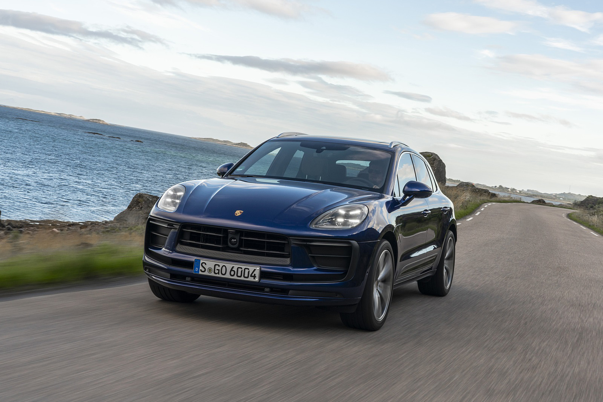 Download 2022 Porsche Macan - Front HD Wallpaper 1921x1280 #45