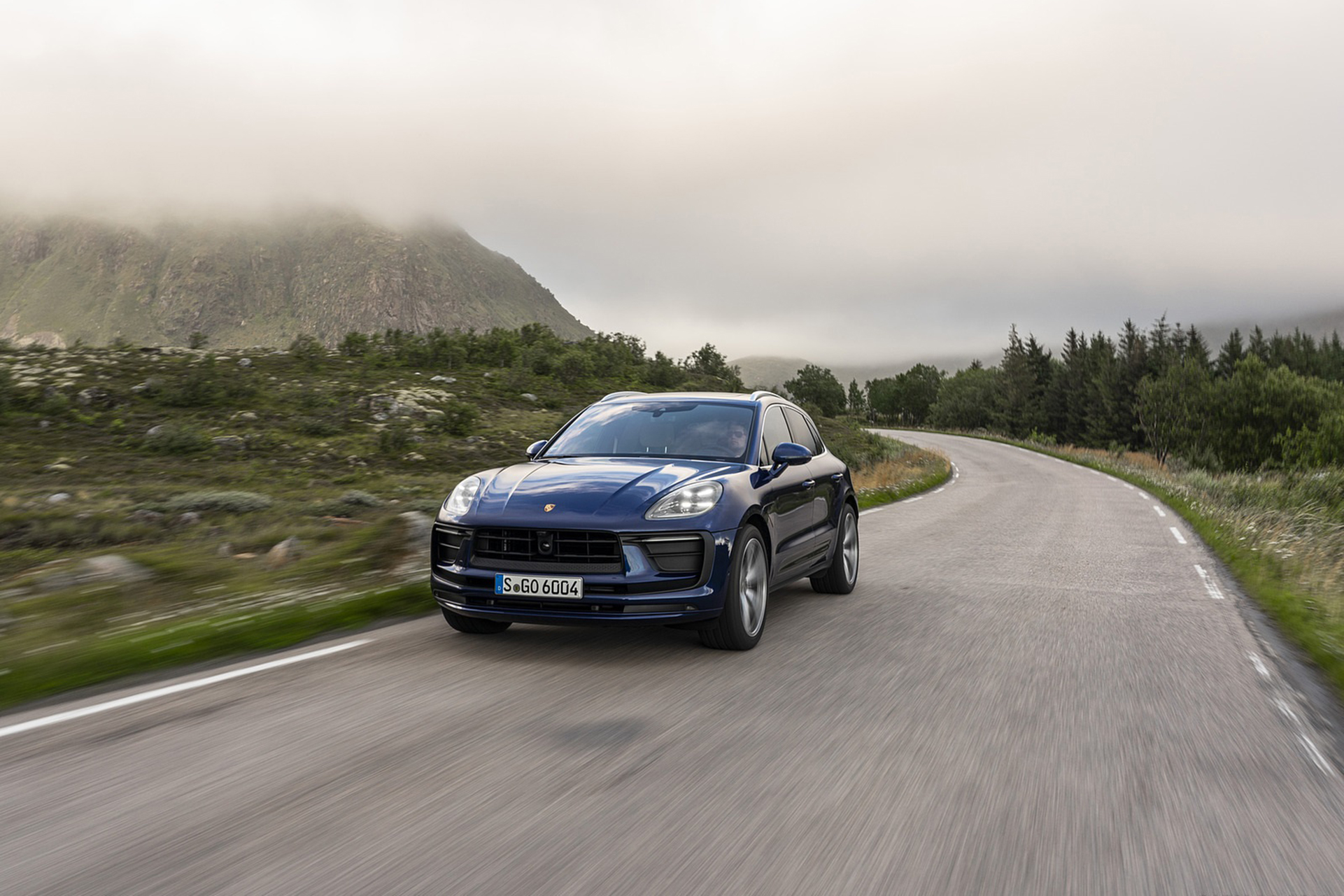 Download 2022 Porsche Macan - Front HD Wallpaper 1921x1281 #41