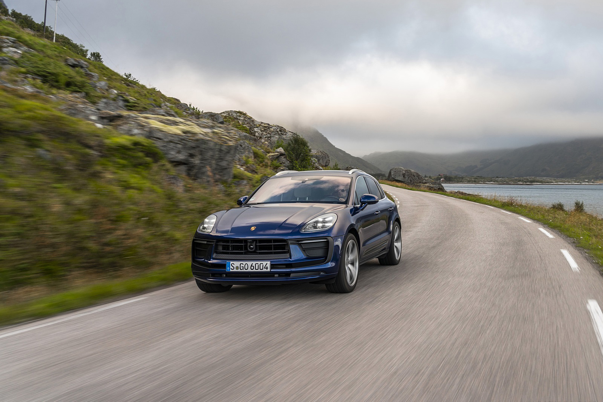 Download 2022 Porsche Macan - Front HD Wallpaper 1921x1281 #46