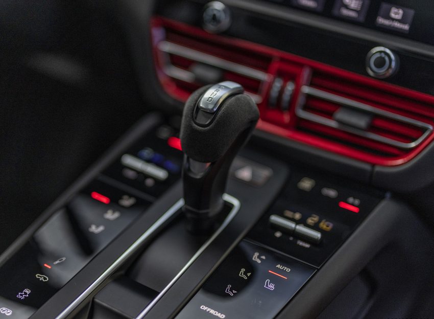 2022 Porsche Macan GTS - Central Console Wallpaper 850x624 #230
