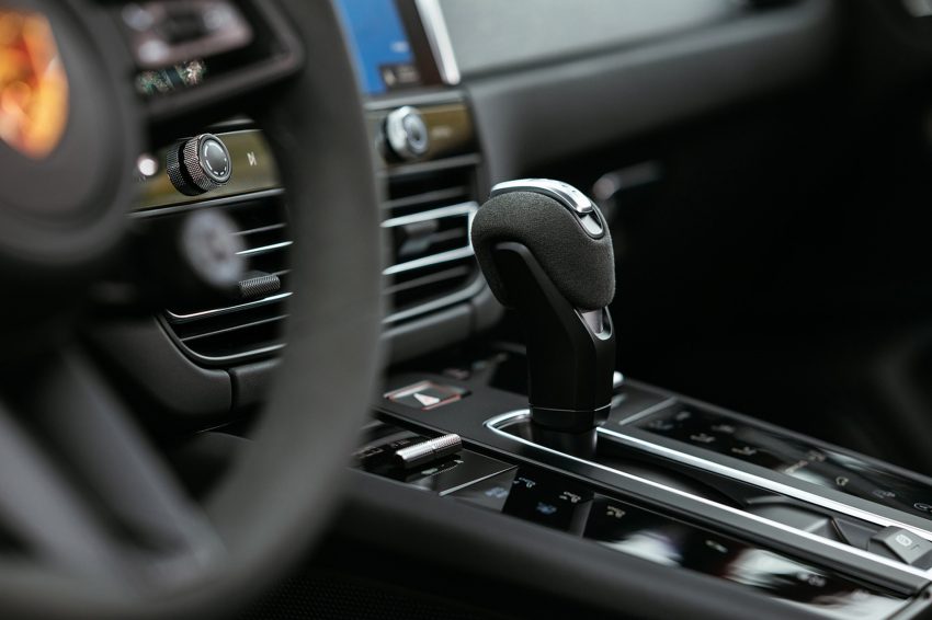 2022 Porsche Macan GTS - Central Console Wallpaper 850x566 #98