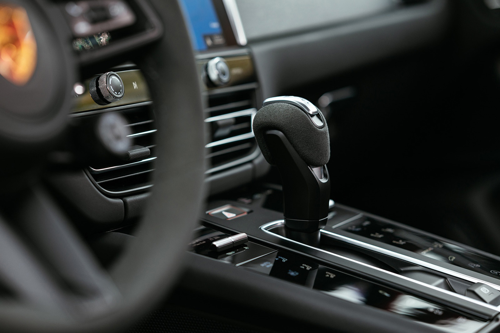 Download 2022 Porsche Macan GTS - Central Console HD Wallpaper 1921x1280 #98
