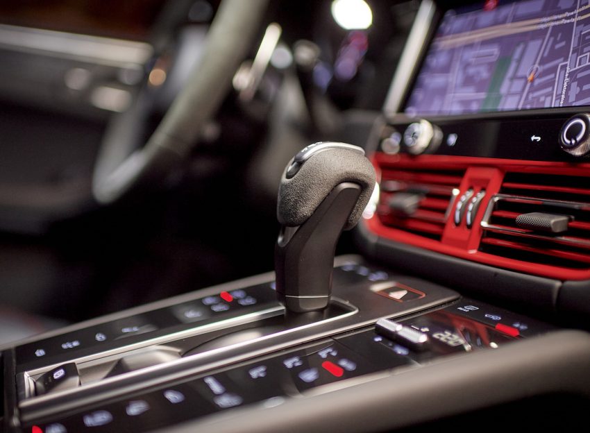 2022 Porsche Macan GTS - Central Console Wallpaper 850x624 #228