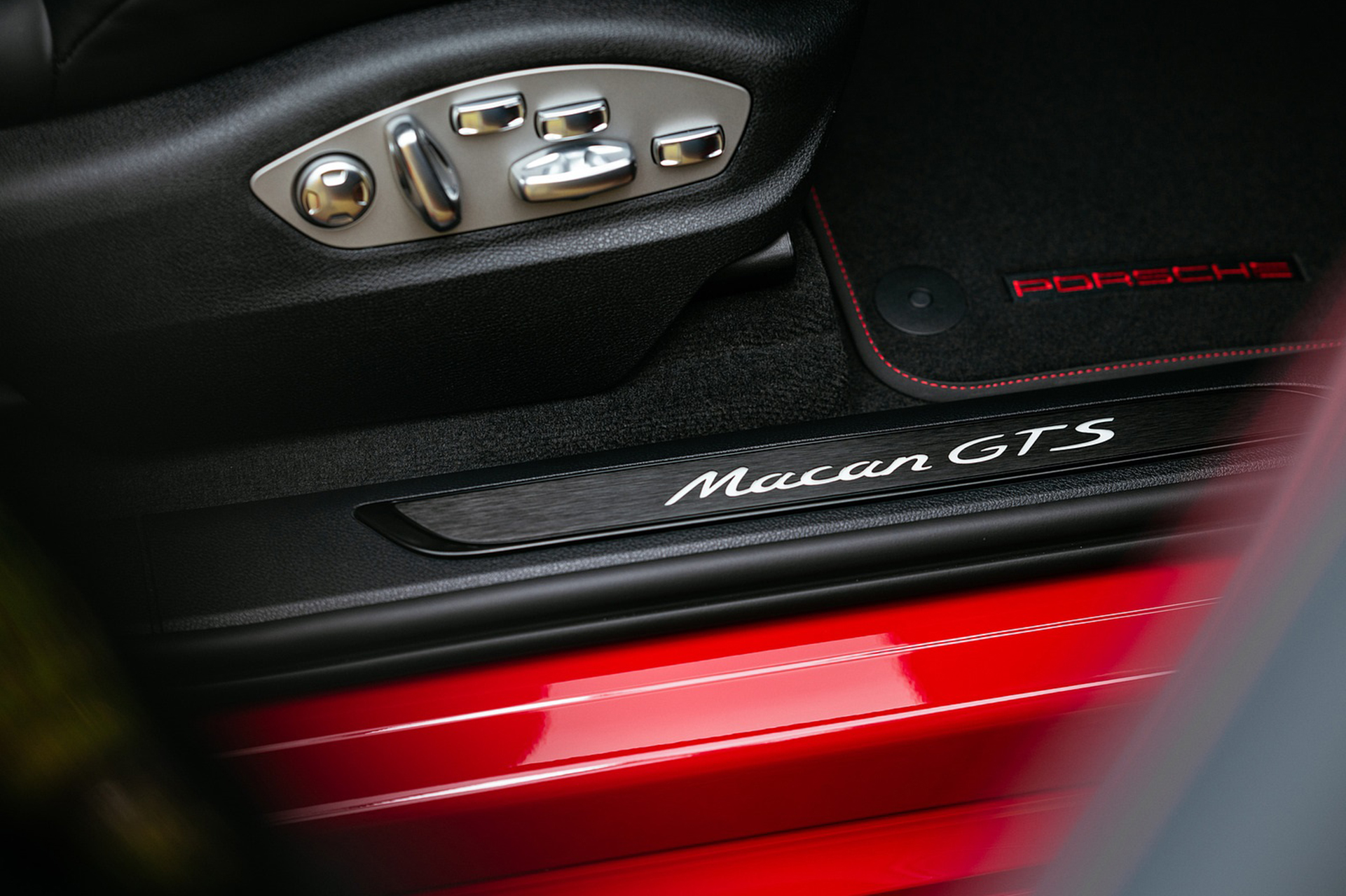 Download 2022 Porsche Macan GTS - Door Sill HD Wallpaper 1921x1280 #92