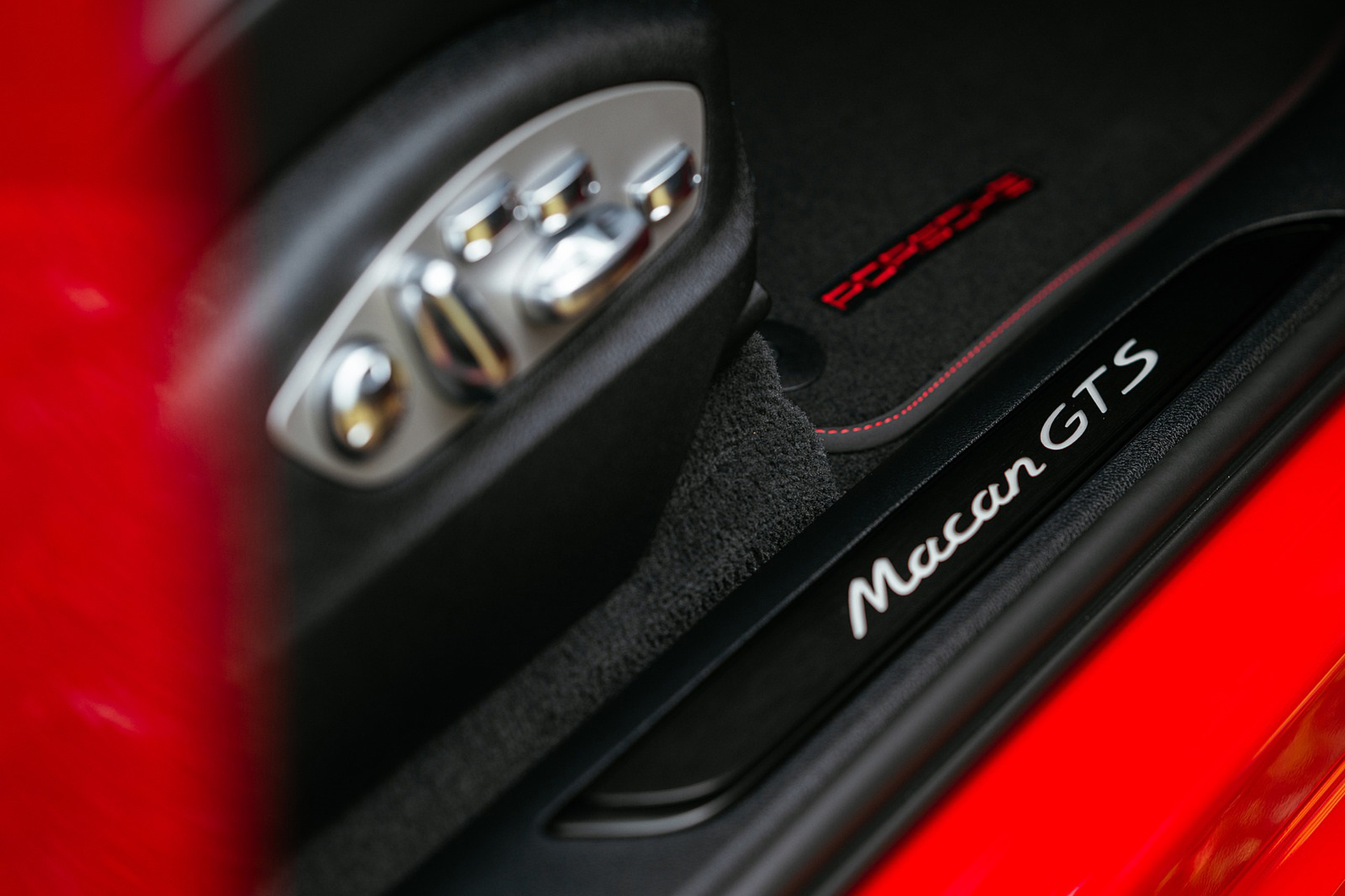 Download 2022 Porsche Macan GTS - Door Sill HD Wallpaper 1921x1280 #93